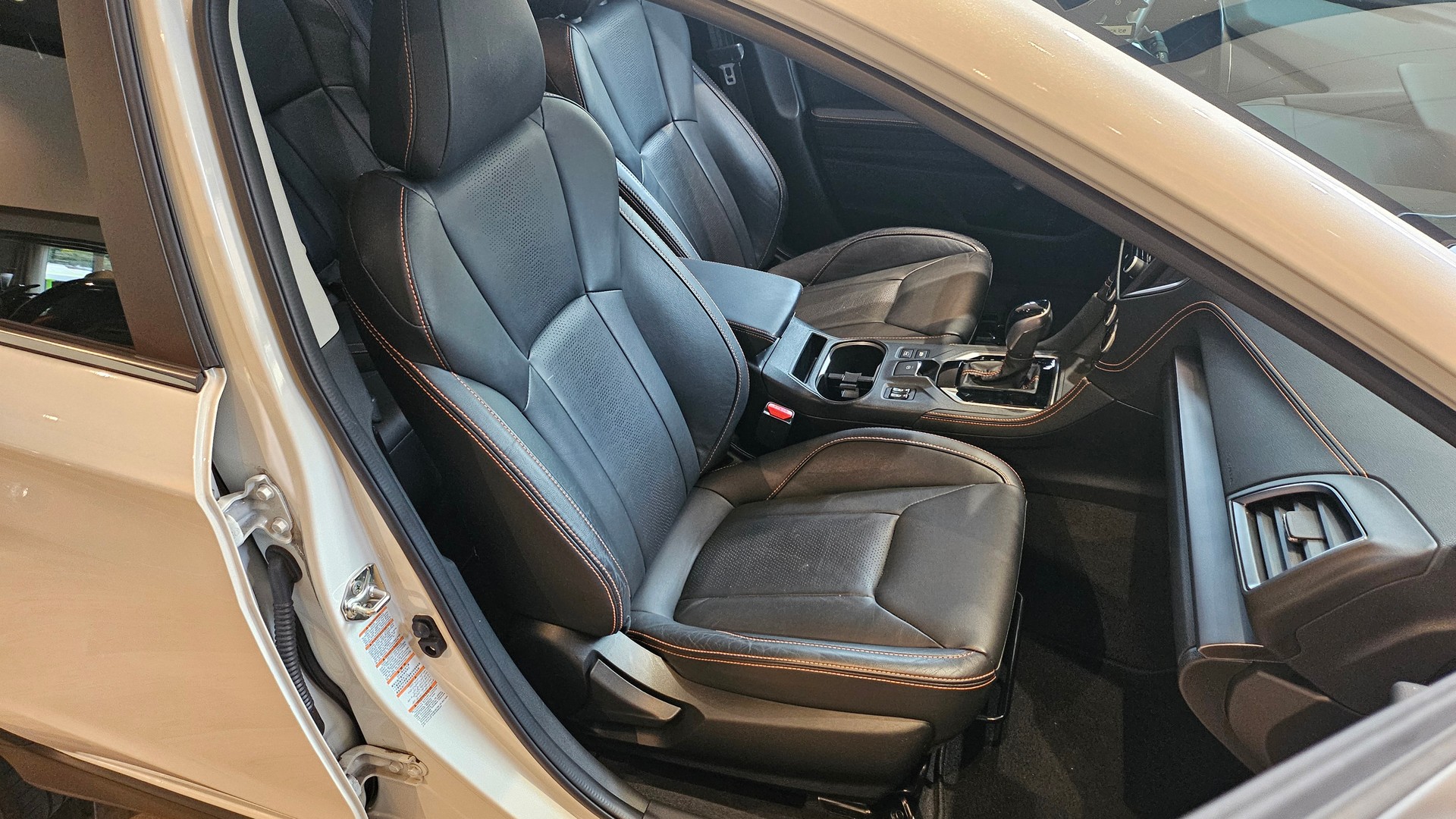 SUBARU XV 2.0 Luxury AWD Lineartronic-image-17