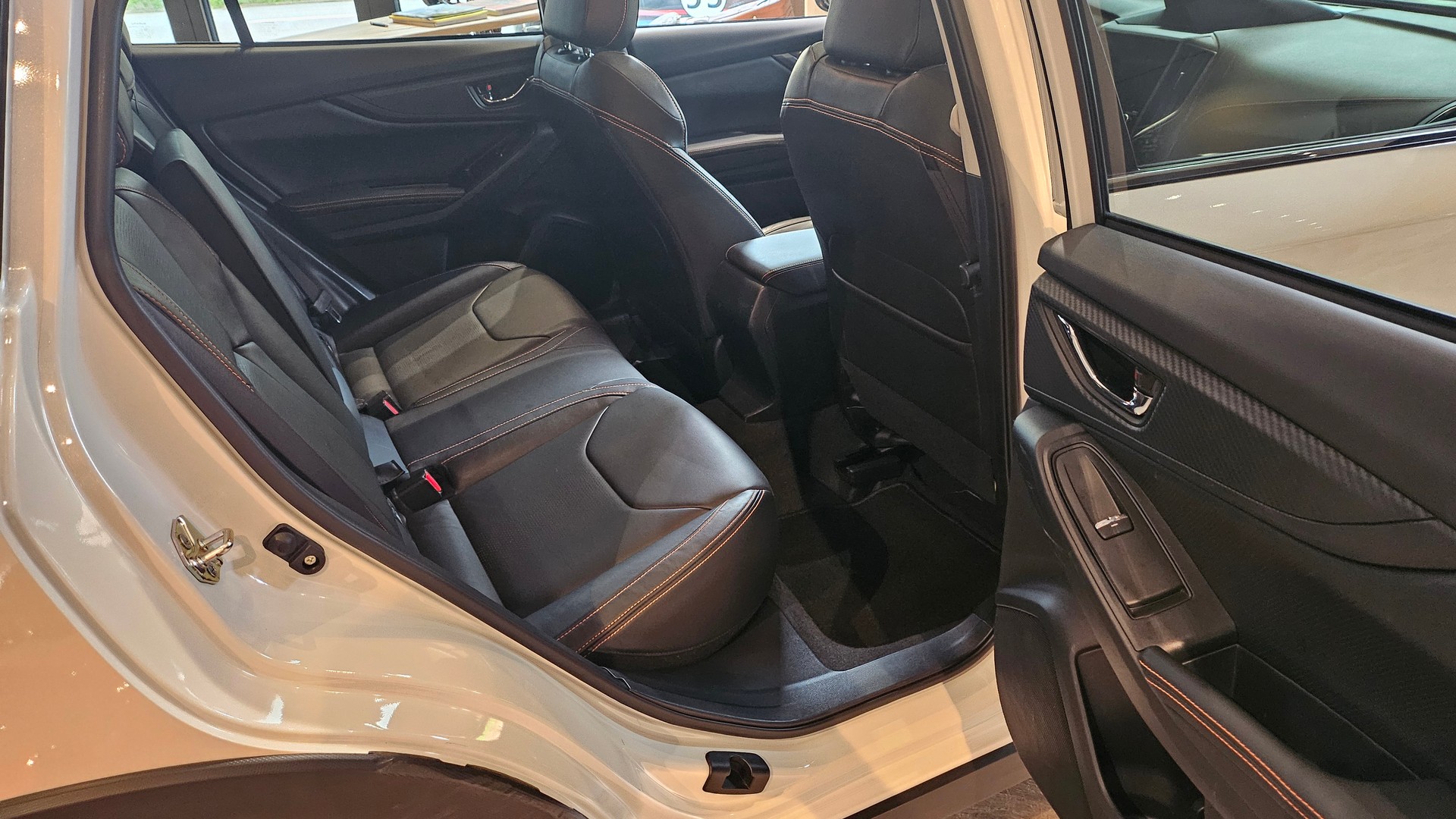 SUBARU XV 2.0 Luxury AWD Lineartronic-image-18
