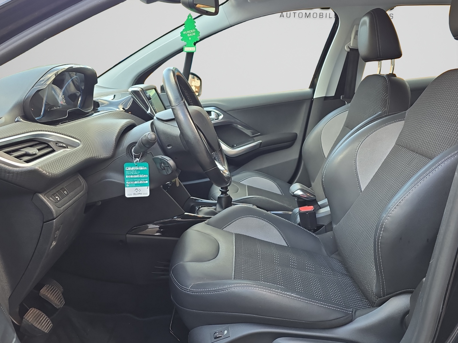 PEUGEOT 2008 1.2 PureTech Allure-image-10