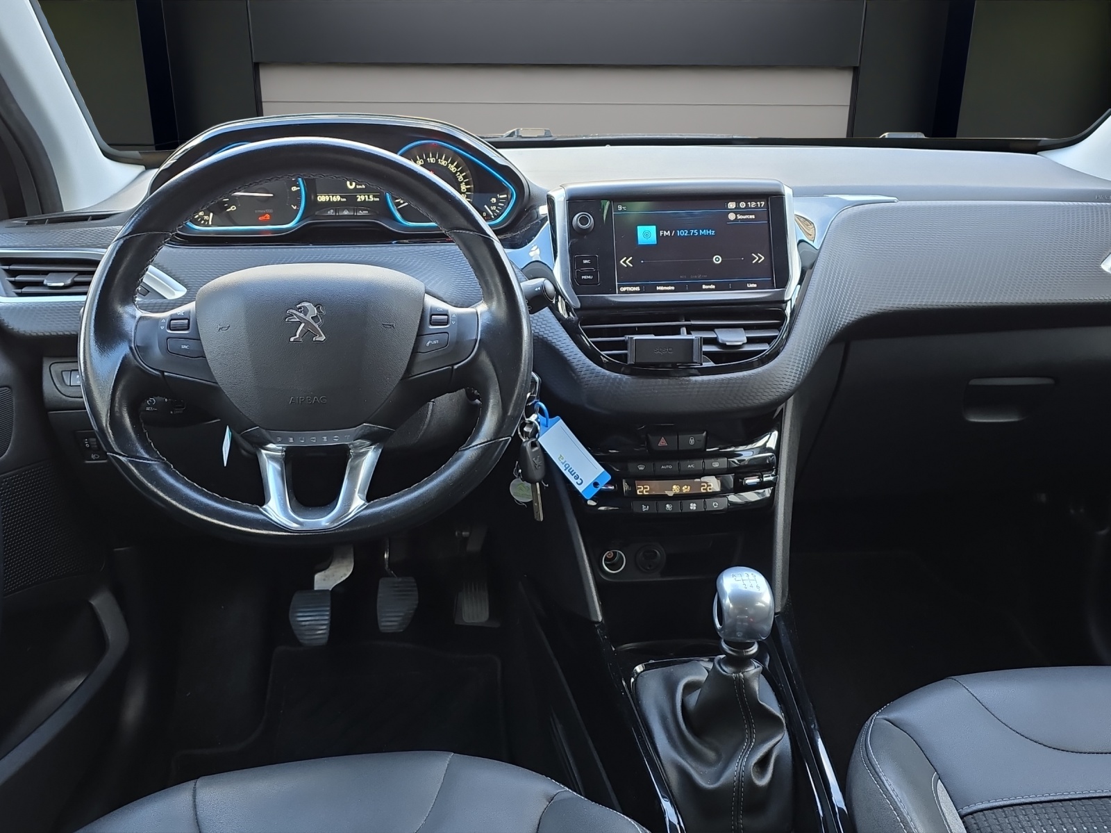 PEUGEOT 2008 1.2 PureTech Allure-image-5