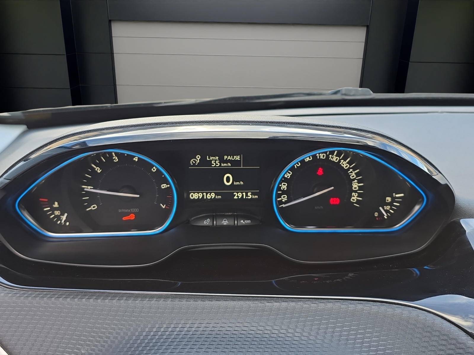 PEUGEOT 2008 1.2 PureTech Allure-image-7