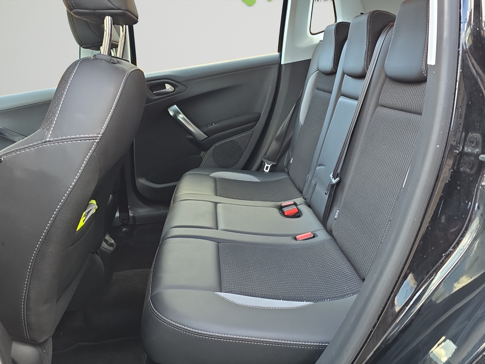 PEUGEOT 2008 1.2 PureTech Allure-image-11