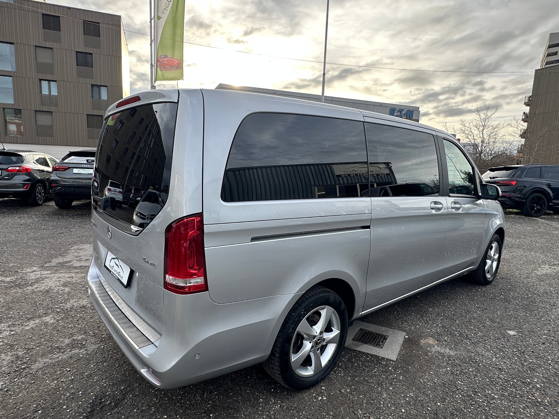 MERCEDES-BENZ V 220 d Trend lang 4Matic 9G-Tronic-image-6