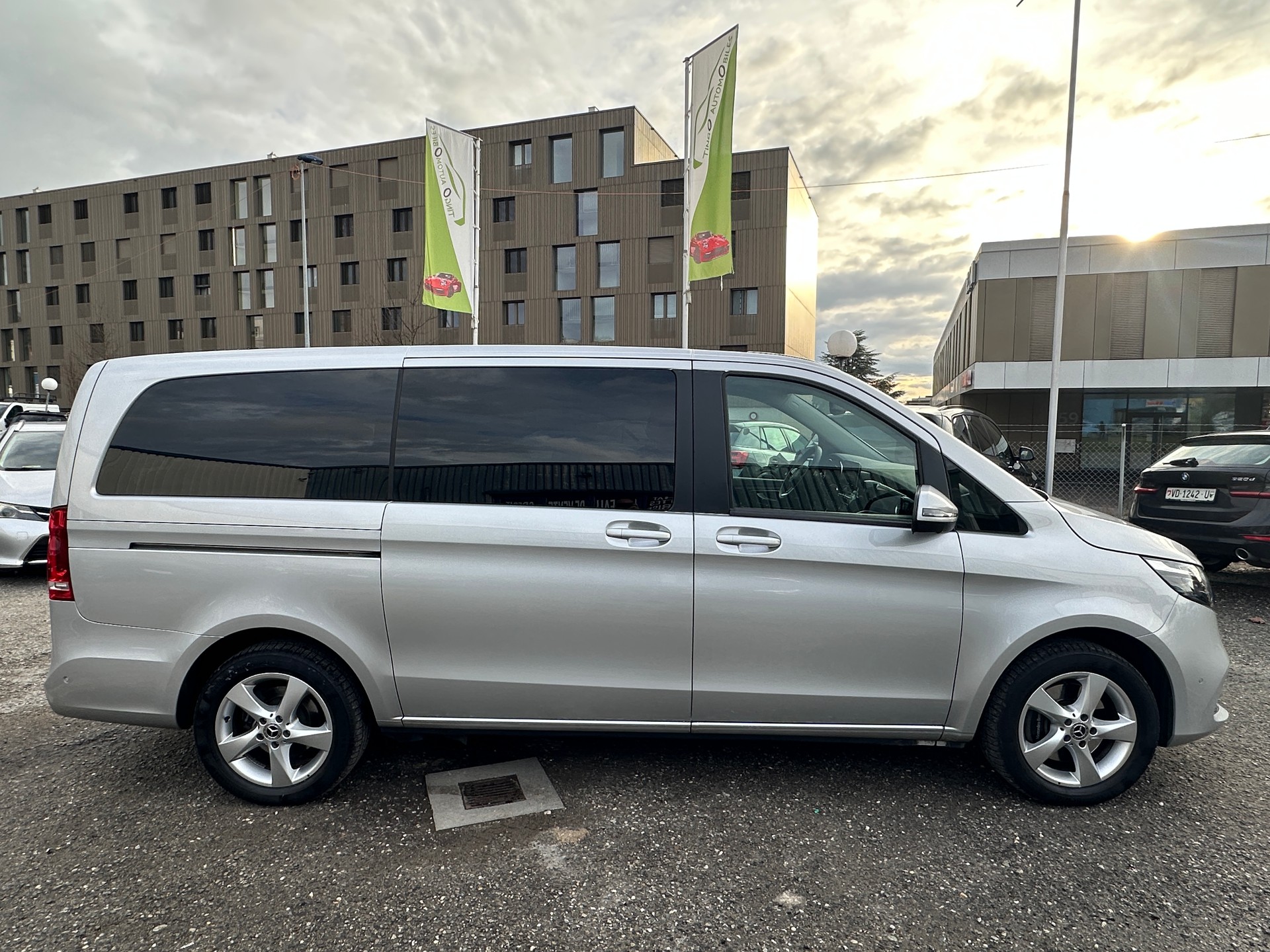 MERCEDES-BENZ V 220 d Trend lang 4Matic 9G-Tronic-image-4
