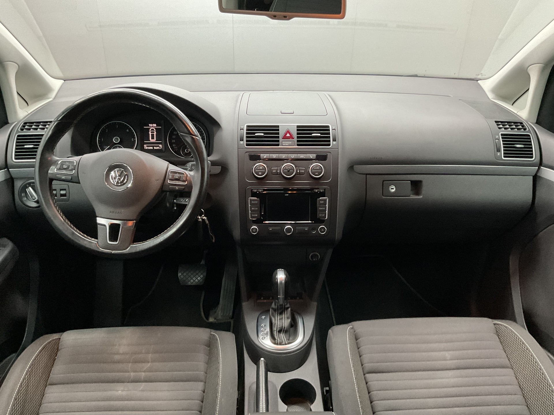 VW Touran 1.6 TDI BMT Comfortline DSG-image-10
