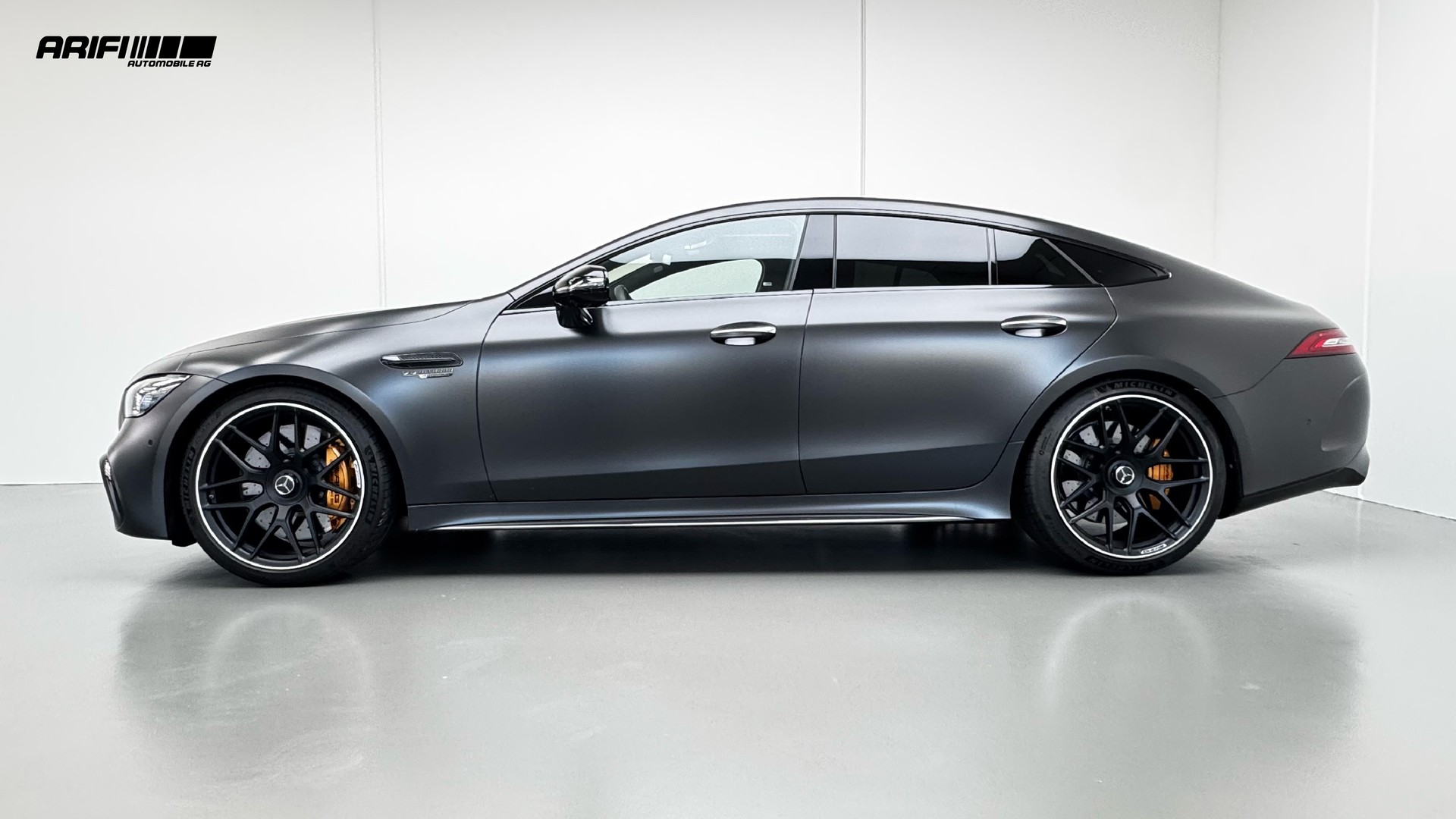 MERCEDES-BENZ AMG GT 4 63 S E Performance Graphitgrau Magno-showroom-element-3