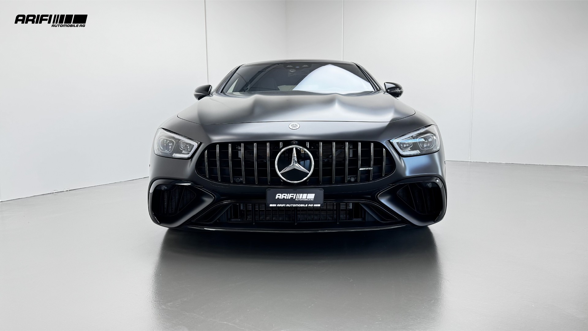 MERCEDES-BENZ AMG GT 4 63 S E Performance Graphitgrau Magno-showroom-element-2