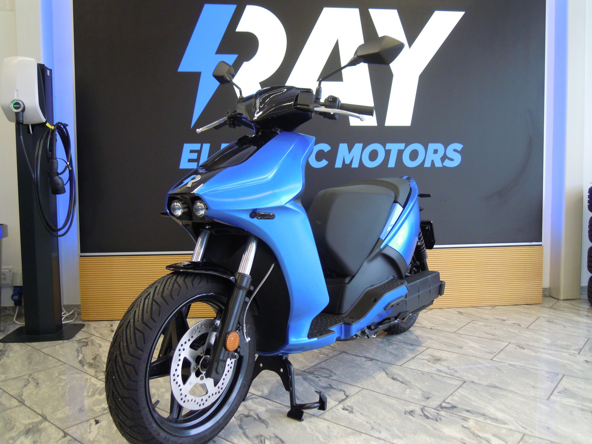 RAY RAY 7.7 3.3kW Rapid Charger und Typ 2