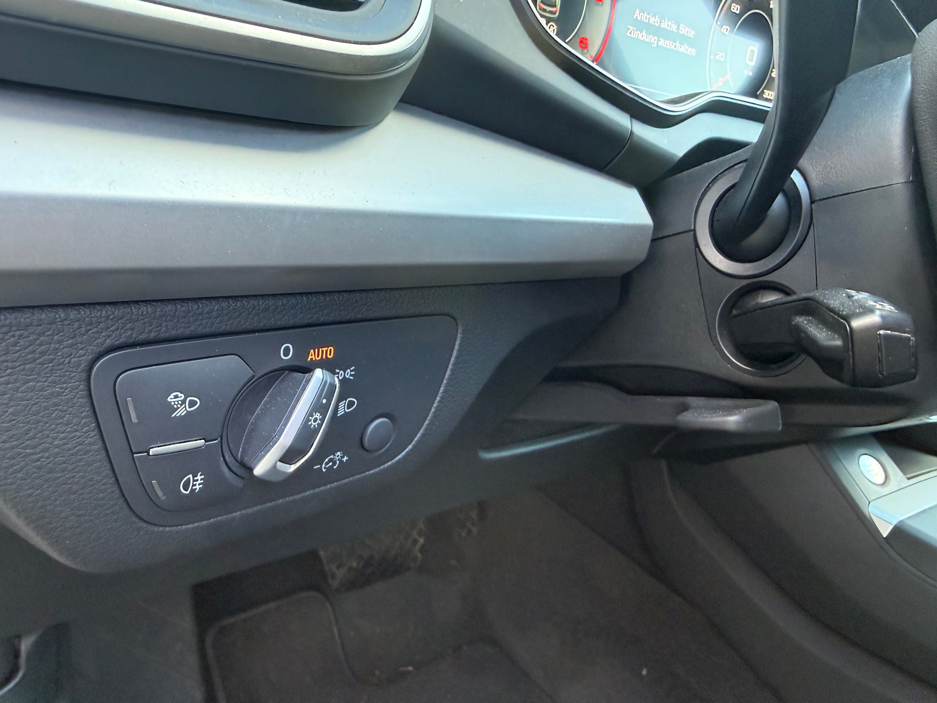 AUDI Q5 Sportback 40 TDI S line quattro S-tronic-image-11