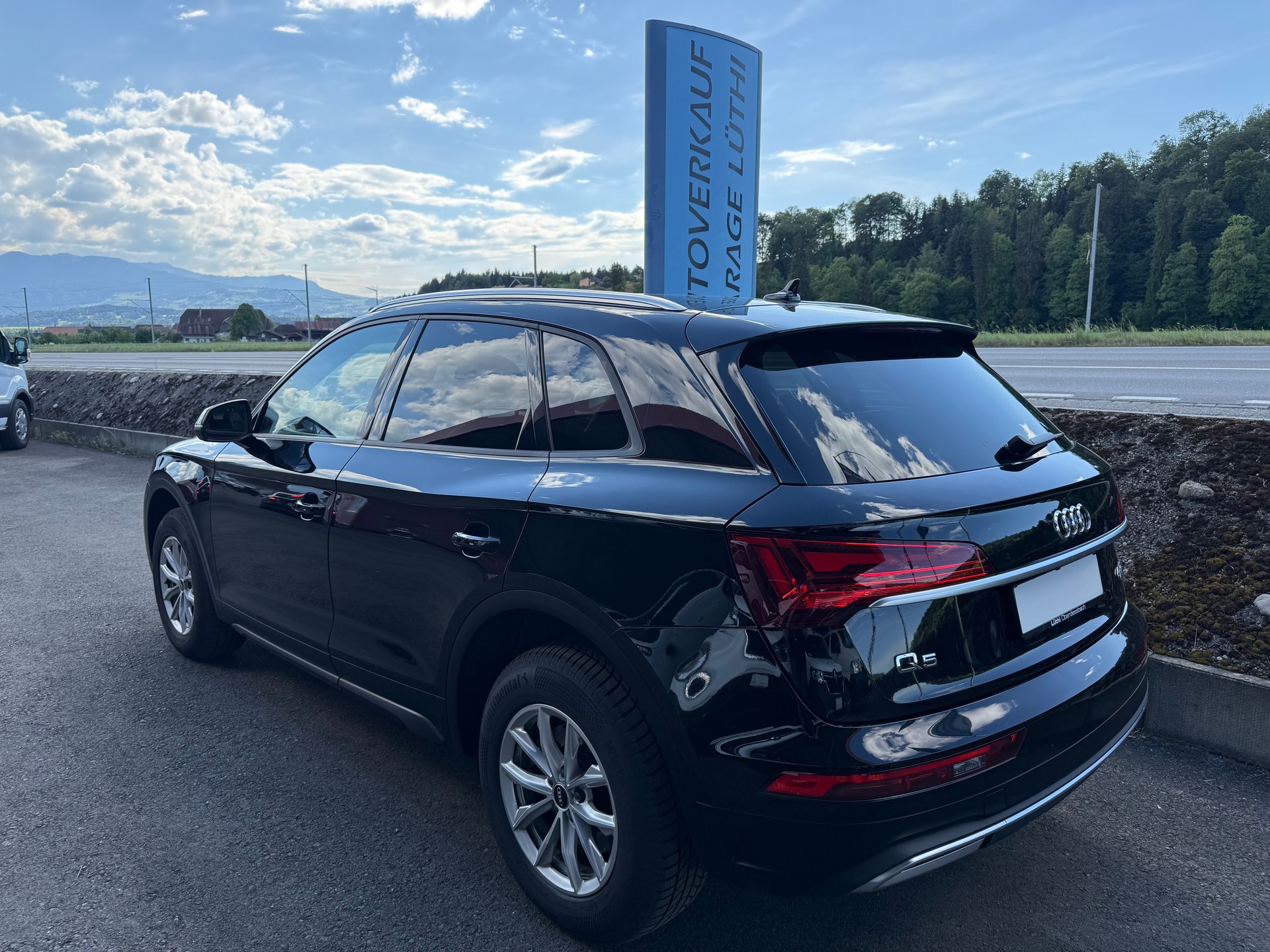 AUDI Q5 Sportback 40 TDI S line quattro S-tronic-image-1