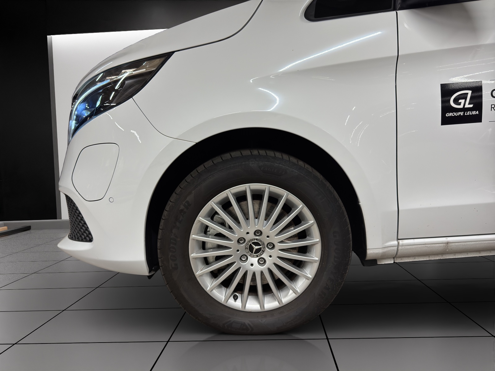 MERCEDES-BENZ EQV 250 lang-image-5