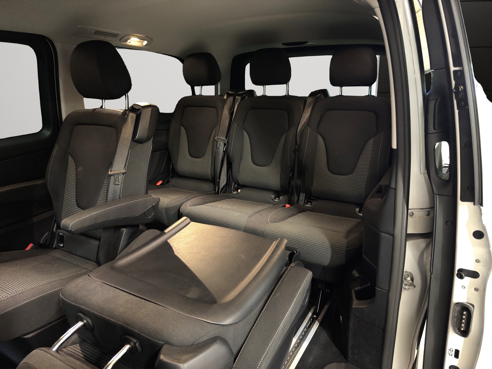 MERCEDES-BENZ EQV 250 lang-image-6