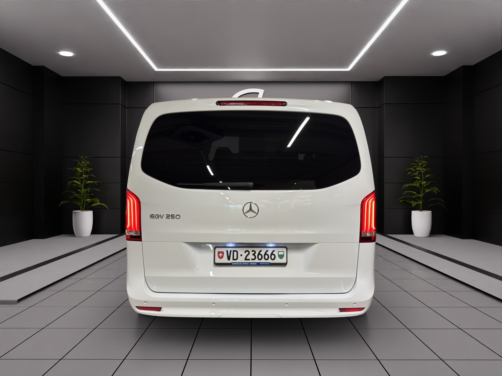 MERCEDES-BENZ EQV 250 lang-image-8