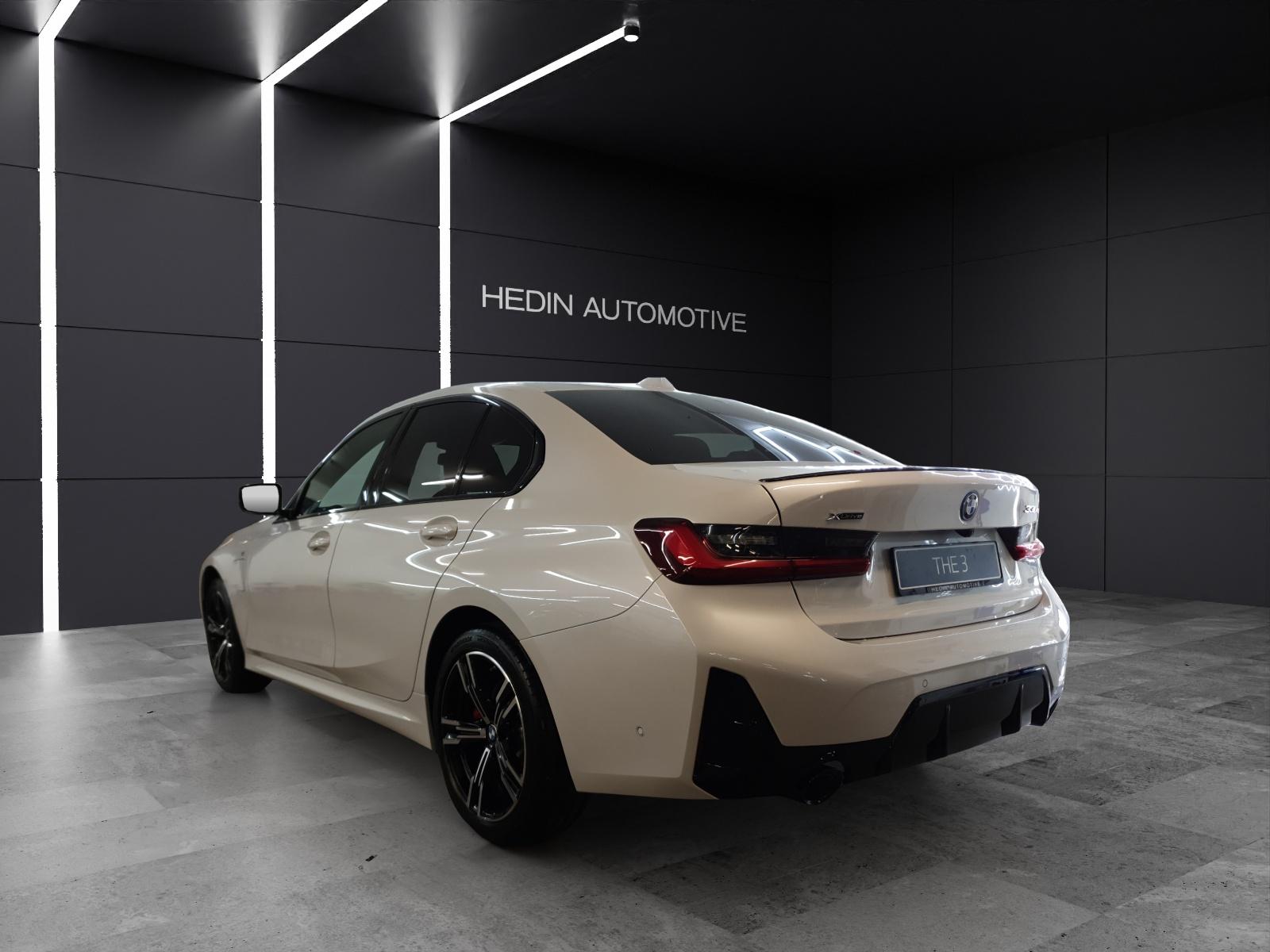 BMW 330e xDrive-showroom-element-2