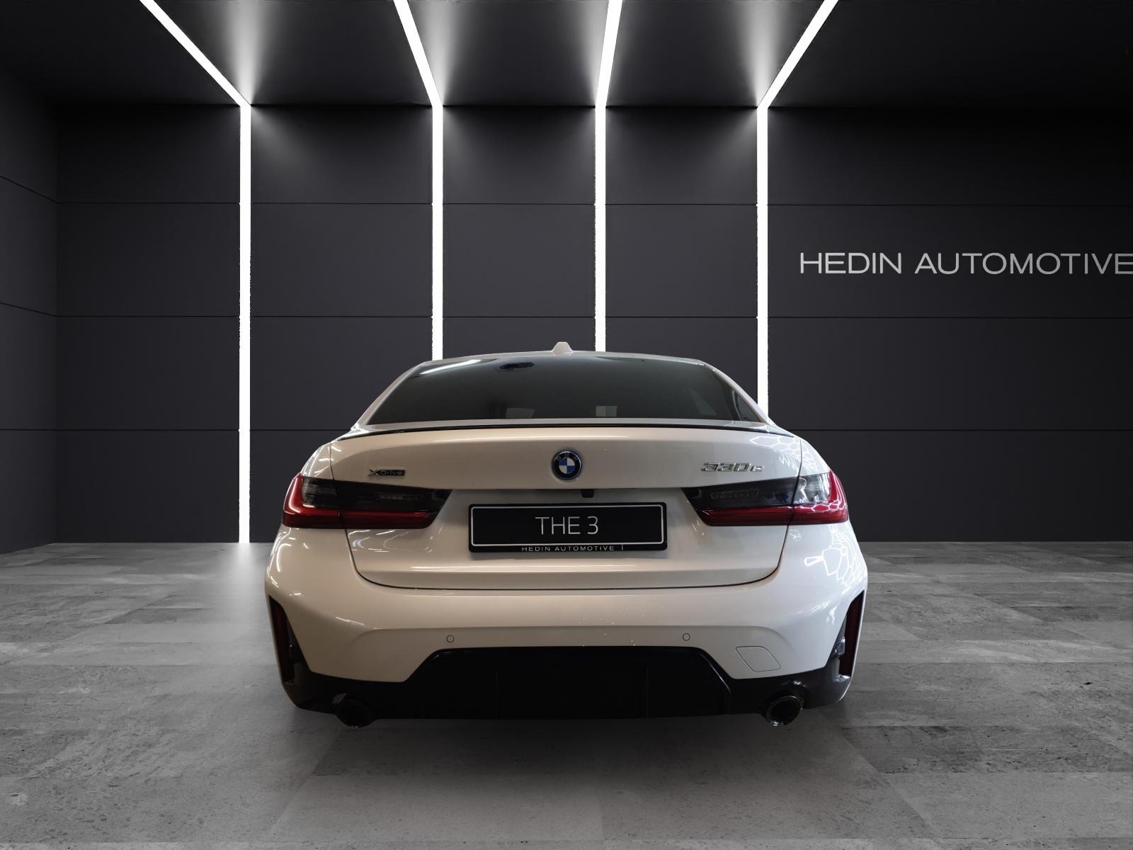 BMW 330e xDrive-showroom-element-3