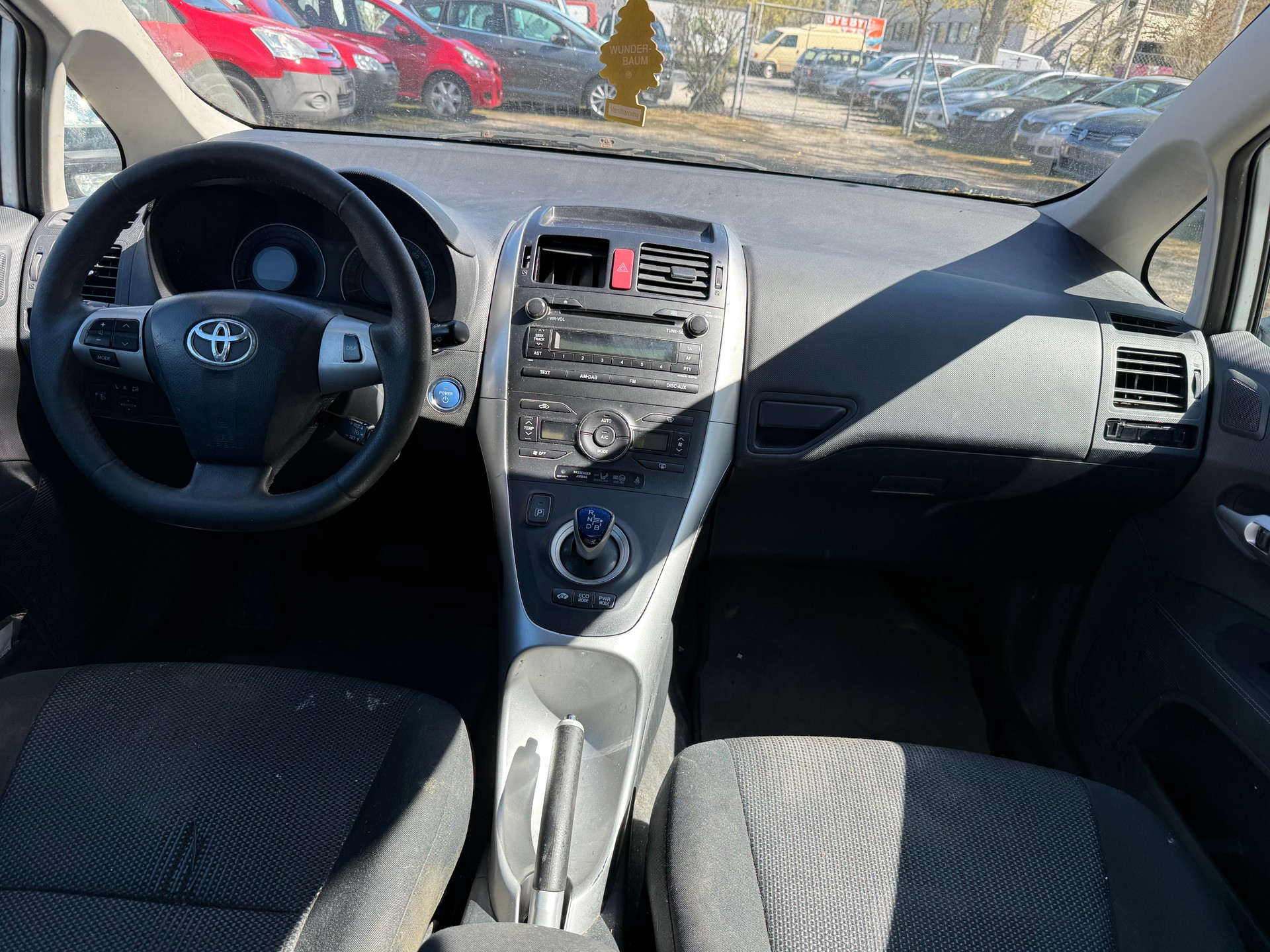 TOYOTA Auris 1.8 16V HSD Linea Luna-image-3