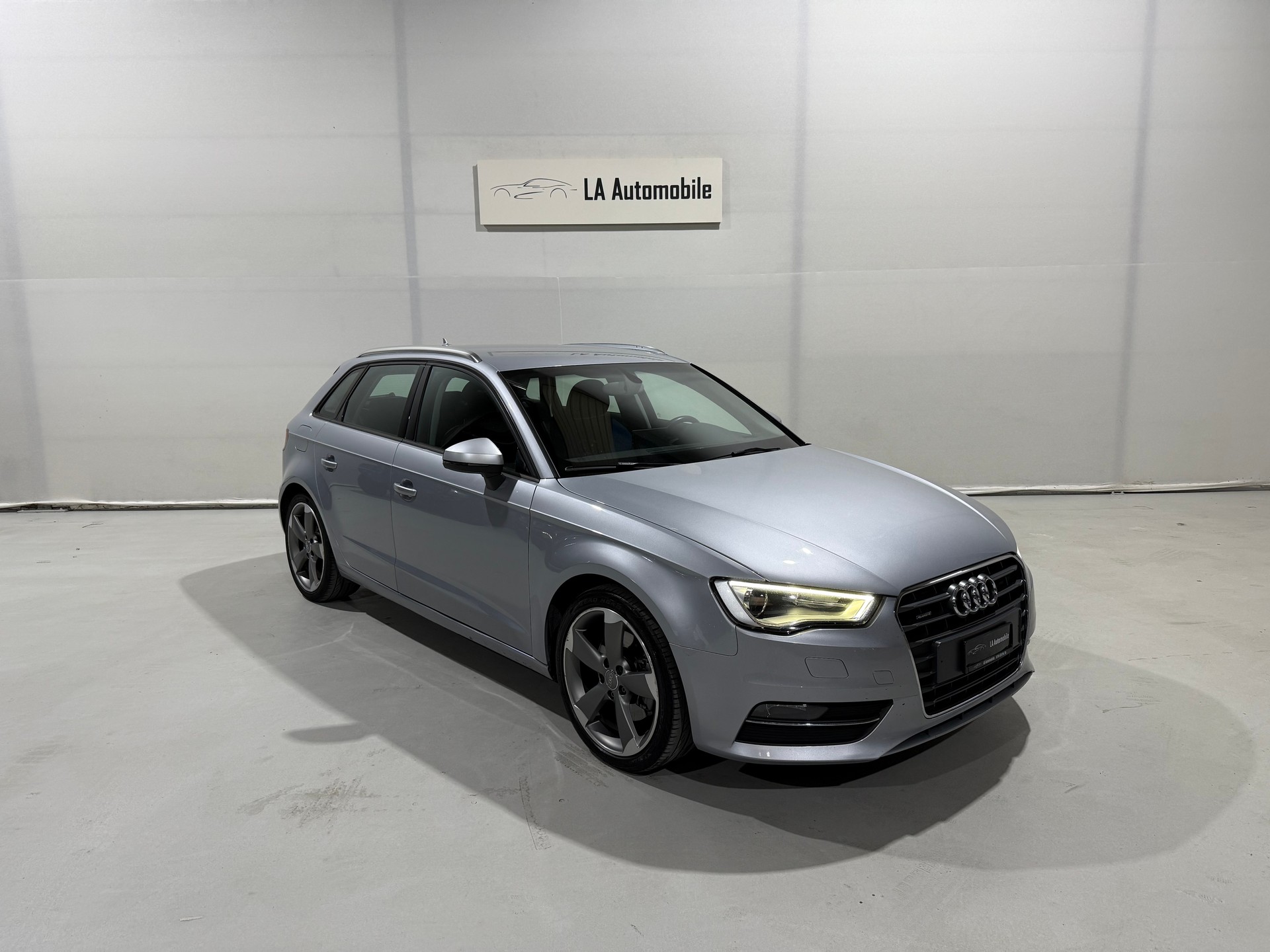 AUDI A3 Sportback 1.8 TFSI Ambition quattro S-tronic-image-4