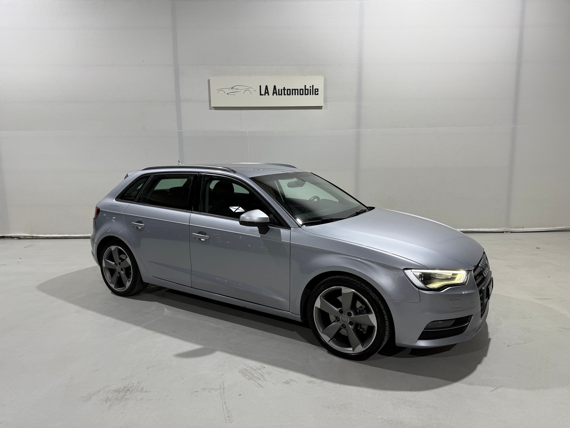 AUDI A3 Sportback 1.8 TFSI Ambition quattro S-tronic-image-5