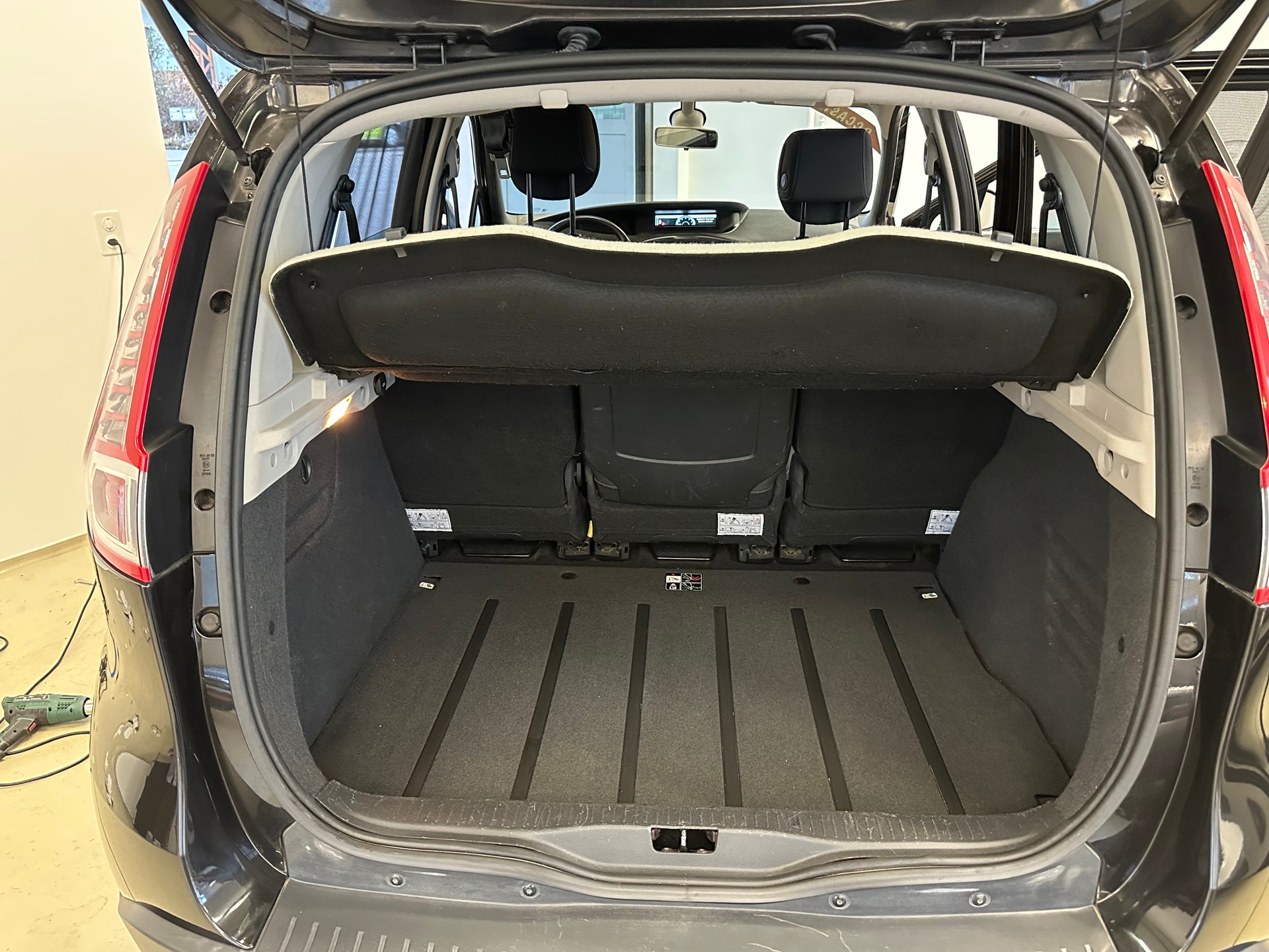 RENAULT Scénic 1.5 dCi Expression-image-12