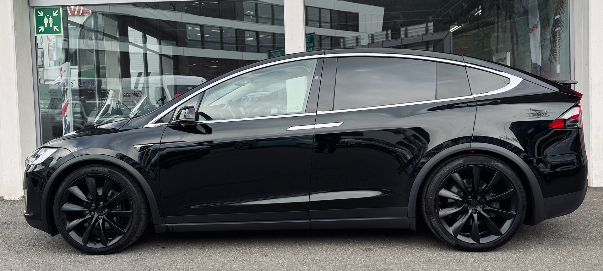 TESLA Model X 100 D-showroom-element-3