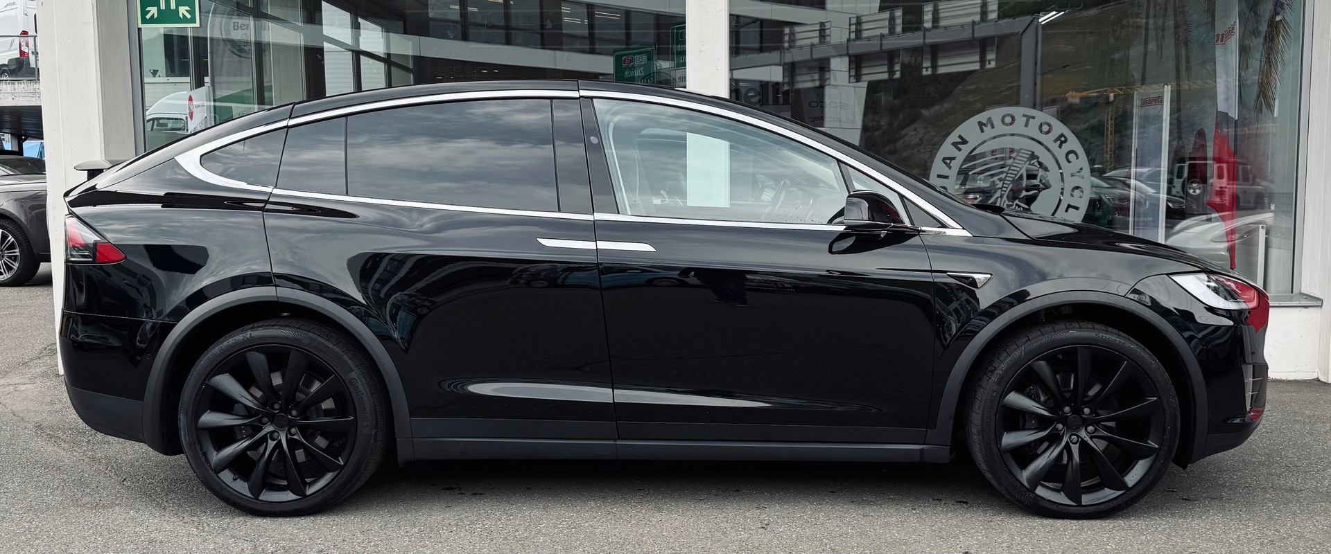 TESLA Model X 100 D-showroom-element-2