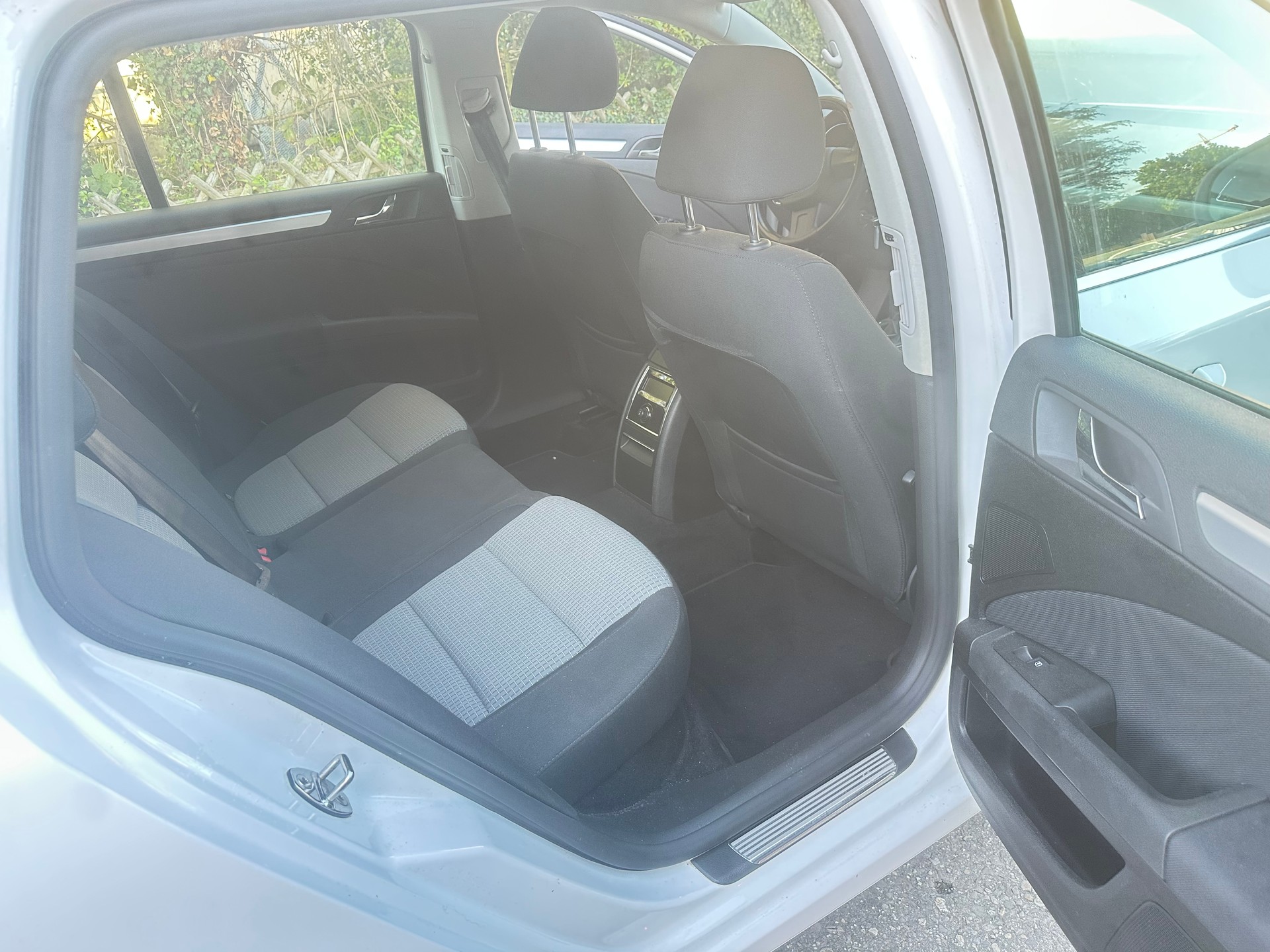 SKODA Superb Combi 1.8 TSI Elegance-image-11