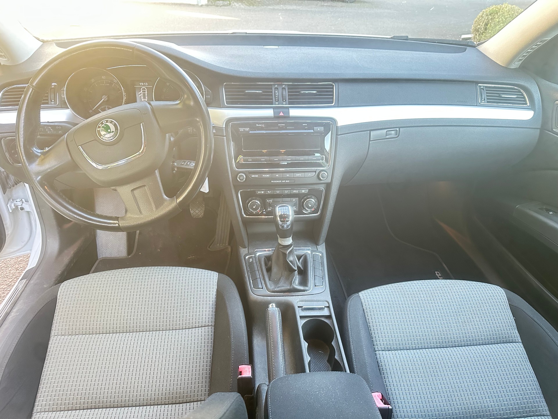 SKODA Superb Combi 1.8 TSI Elegance-image-8