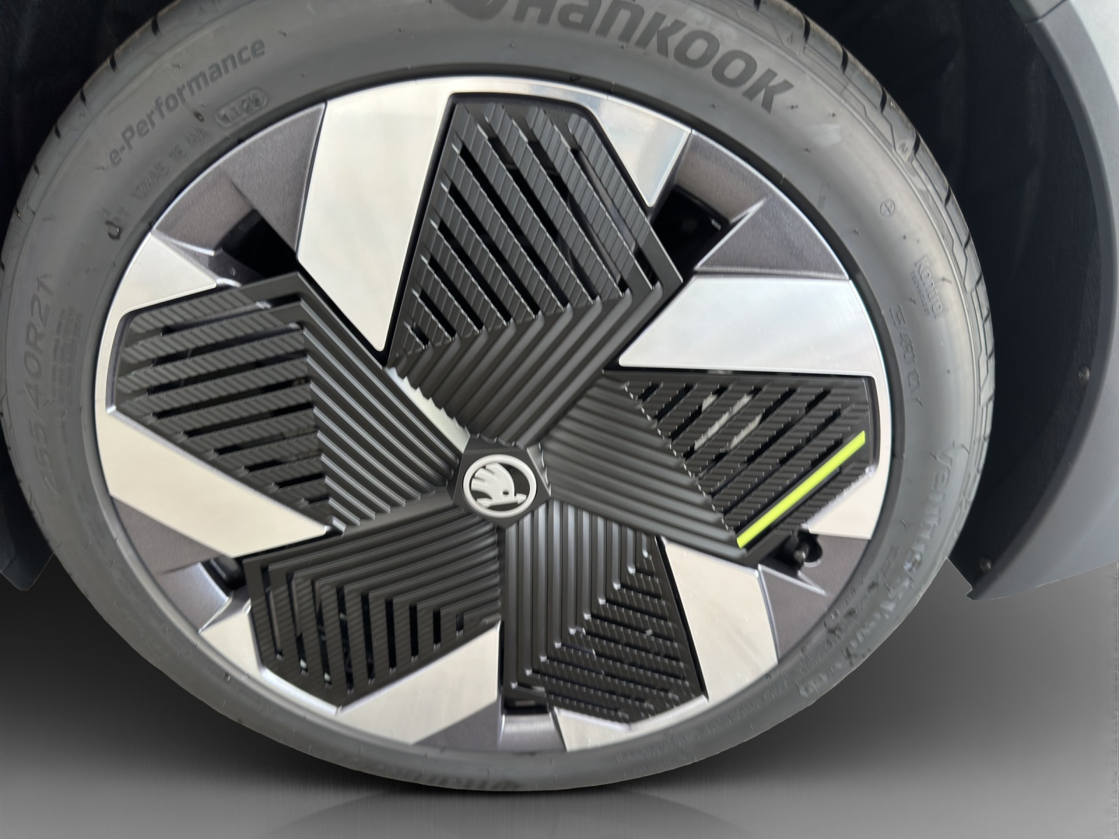 SKODA Elroq RS 4x4-image-15