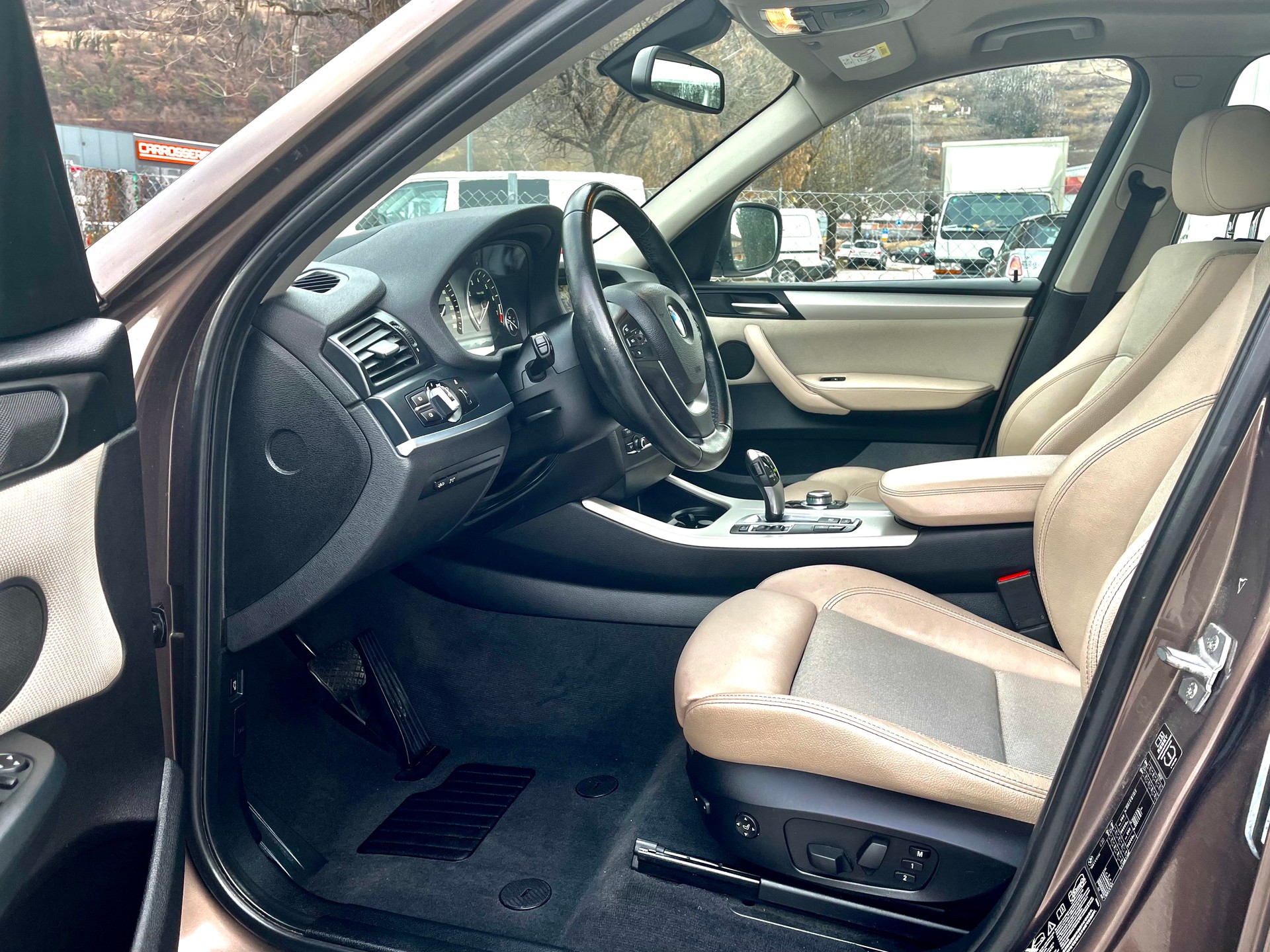 BMW X3 xDrive 20i Steptronic-showroom-element-3