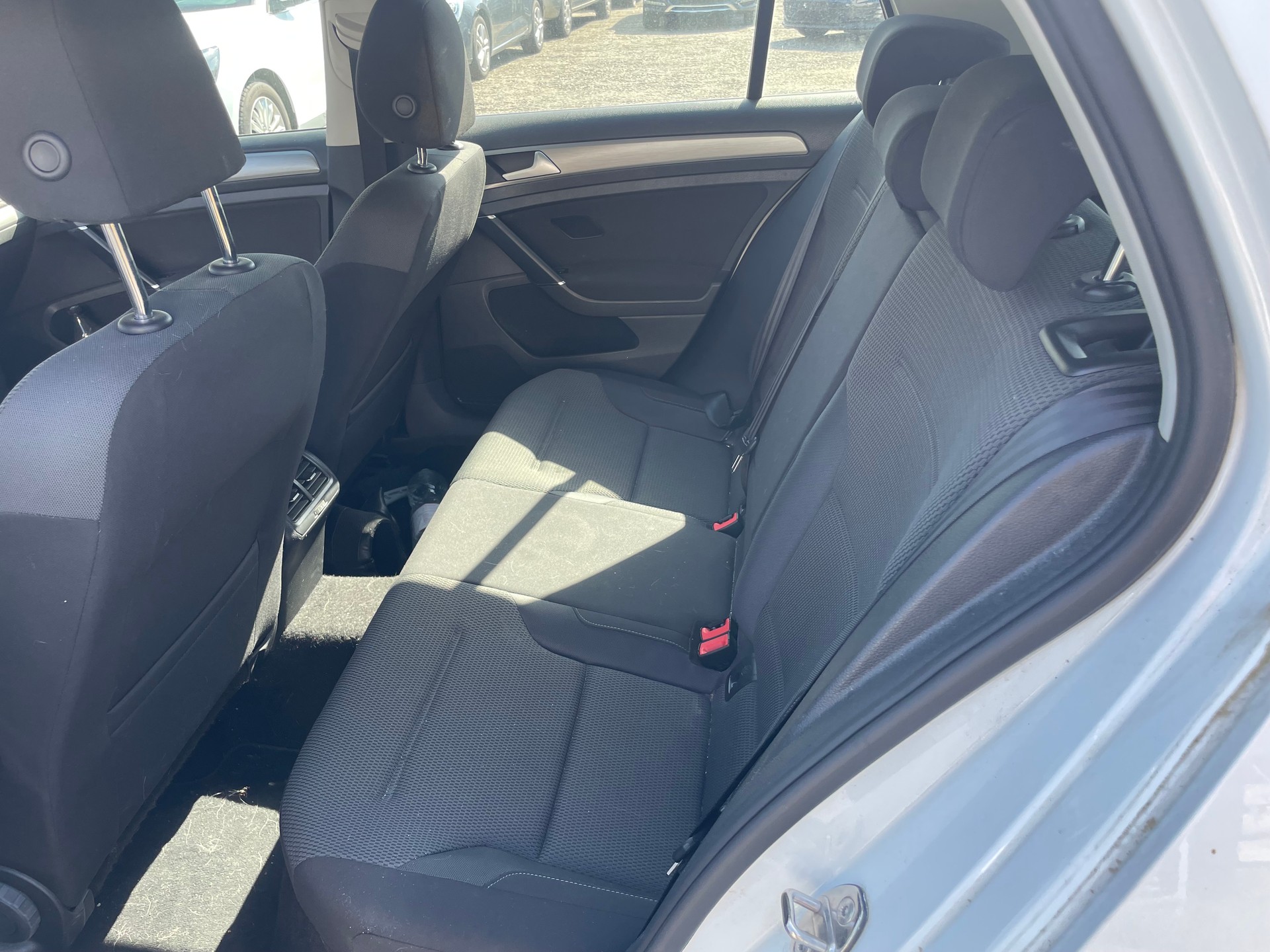 VW Golf 1.6 TDI Trendline DSG-image-12