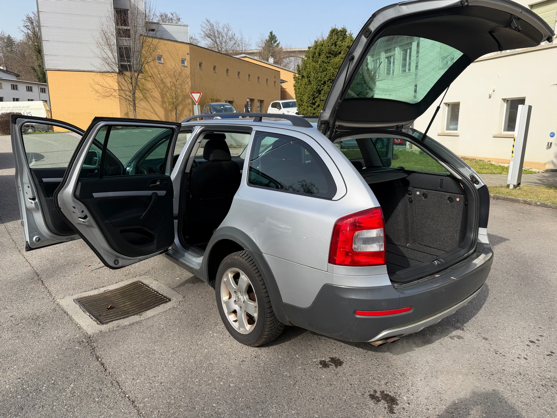SKODA Octavia Scout 1.8 FSI 4x4-image-16