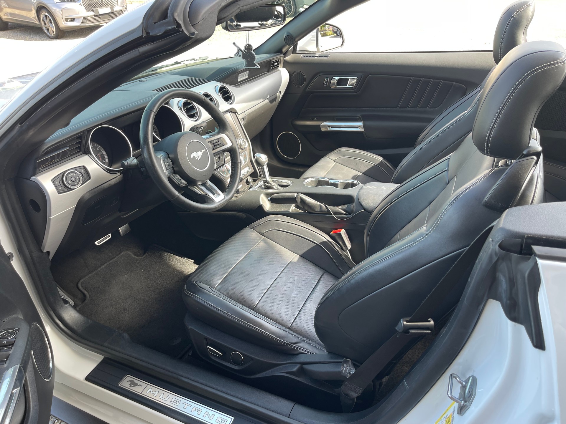 FORD Mustang Convertible 2.3 Automat-image-14