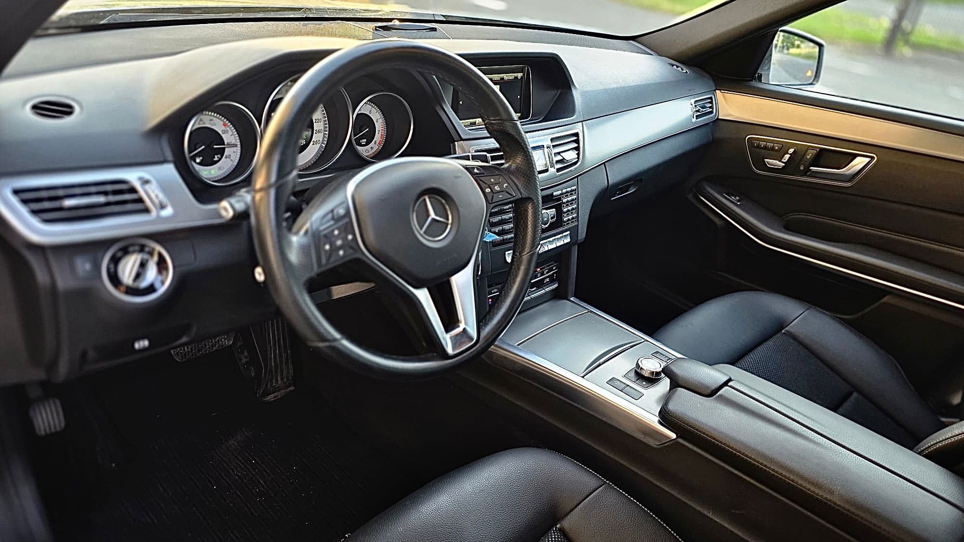 MERCEDES-BENZ E 400 Avantgarde 4Matic 7G-Tronic-image-13
