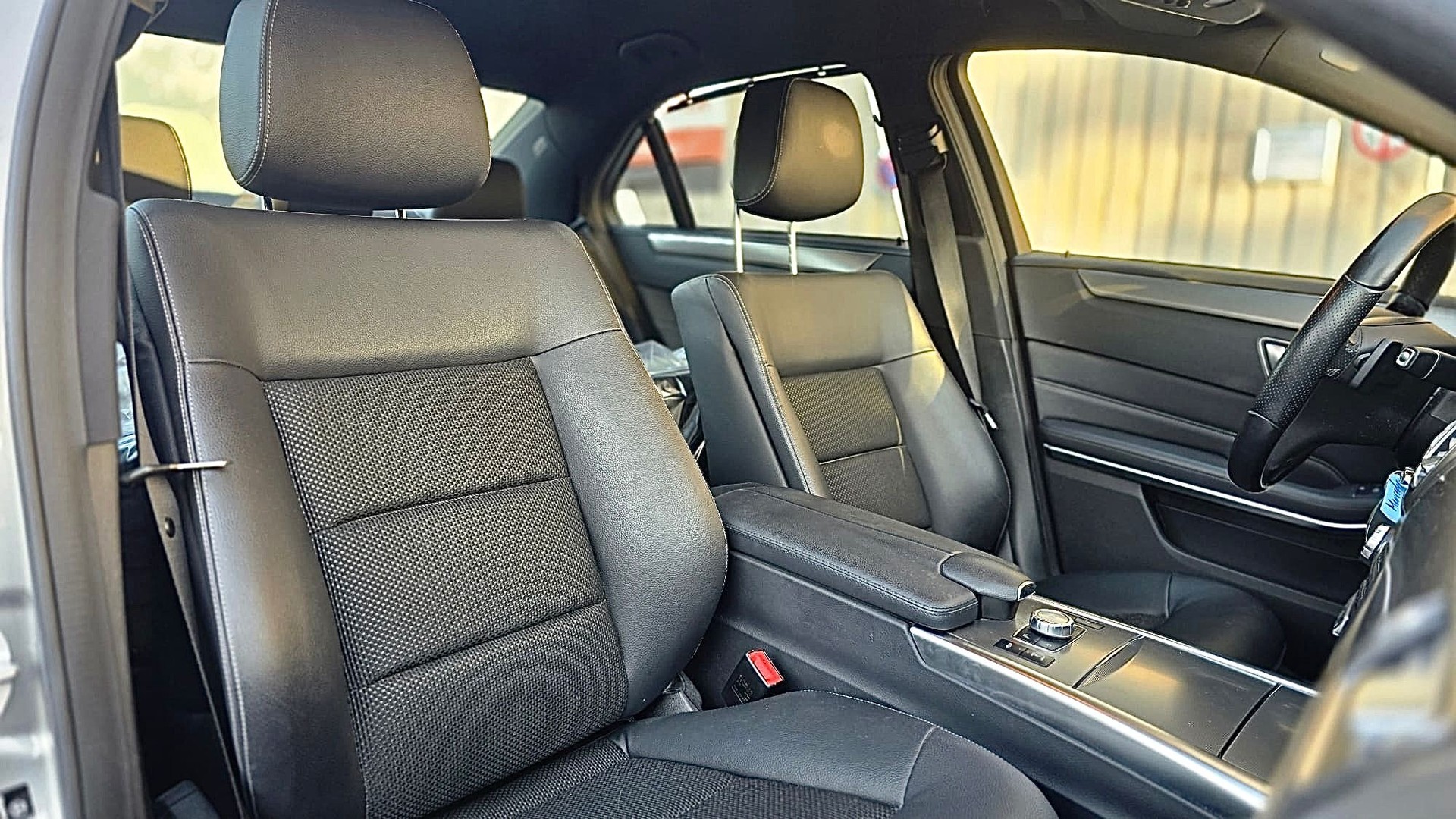 MERCEDES-BENZ E 400 Avantgarde 4Matic 7G-Tronic-image-9