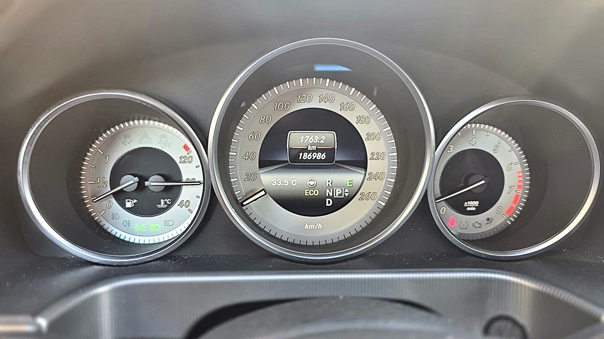 MERCEDES-BENZ E 400 Avantgarde 4Matic 7G-Tronic-image-12