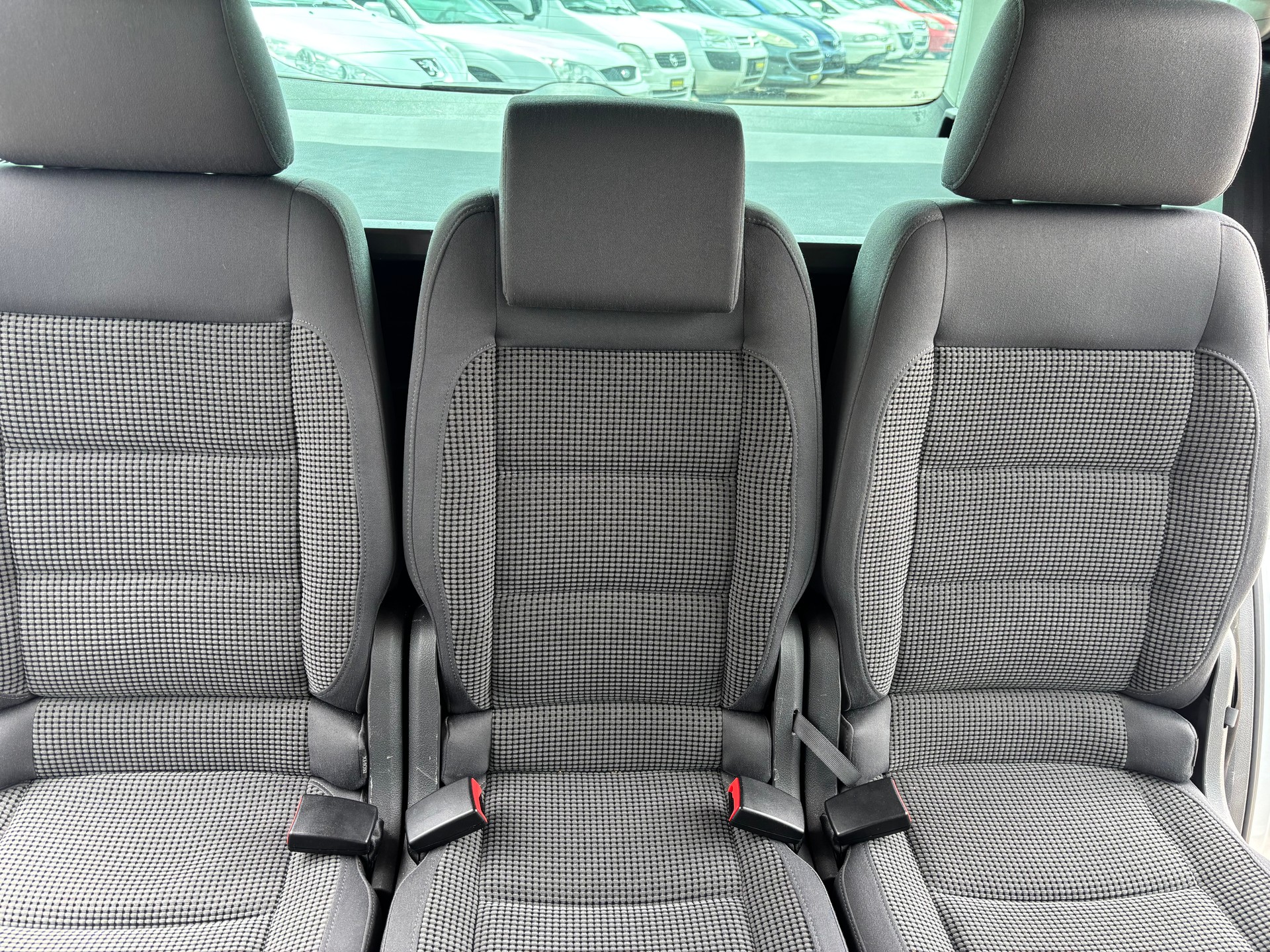 VW Touran 2.0 FSI Trendline-image-12