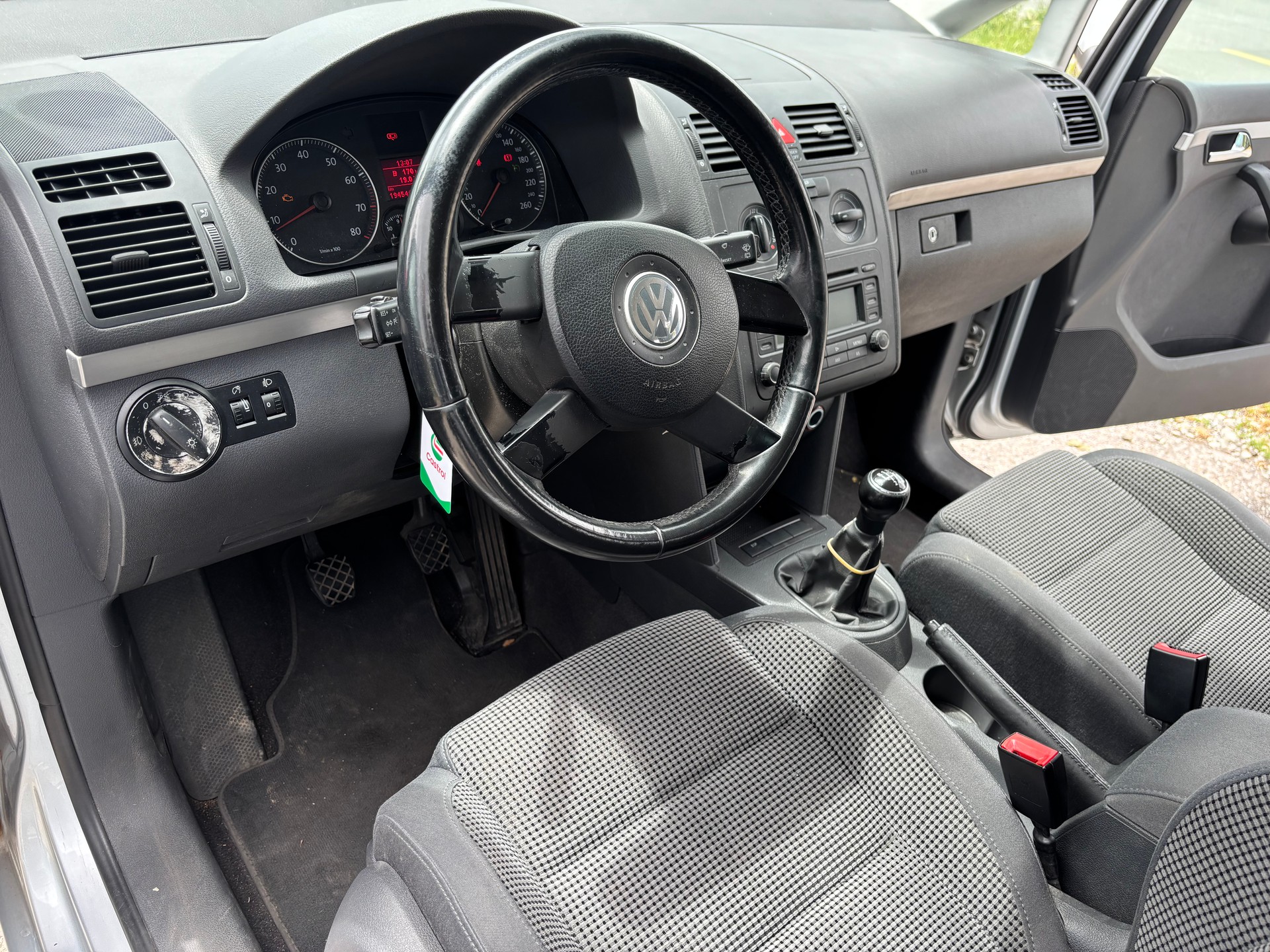 VW Touran 2.0 FSI Trendline-image-8