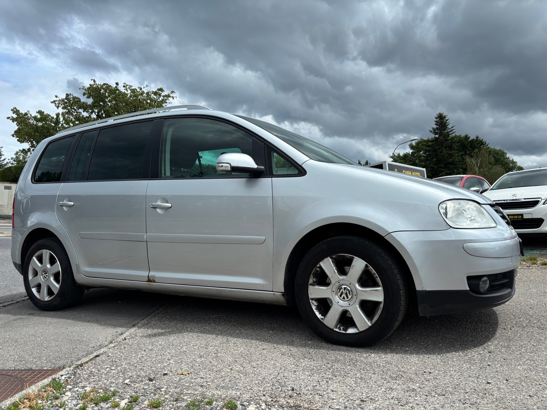 VW Touran 2.0 FSI Trendline-image-2