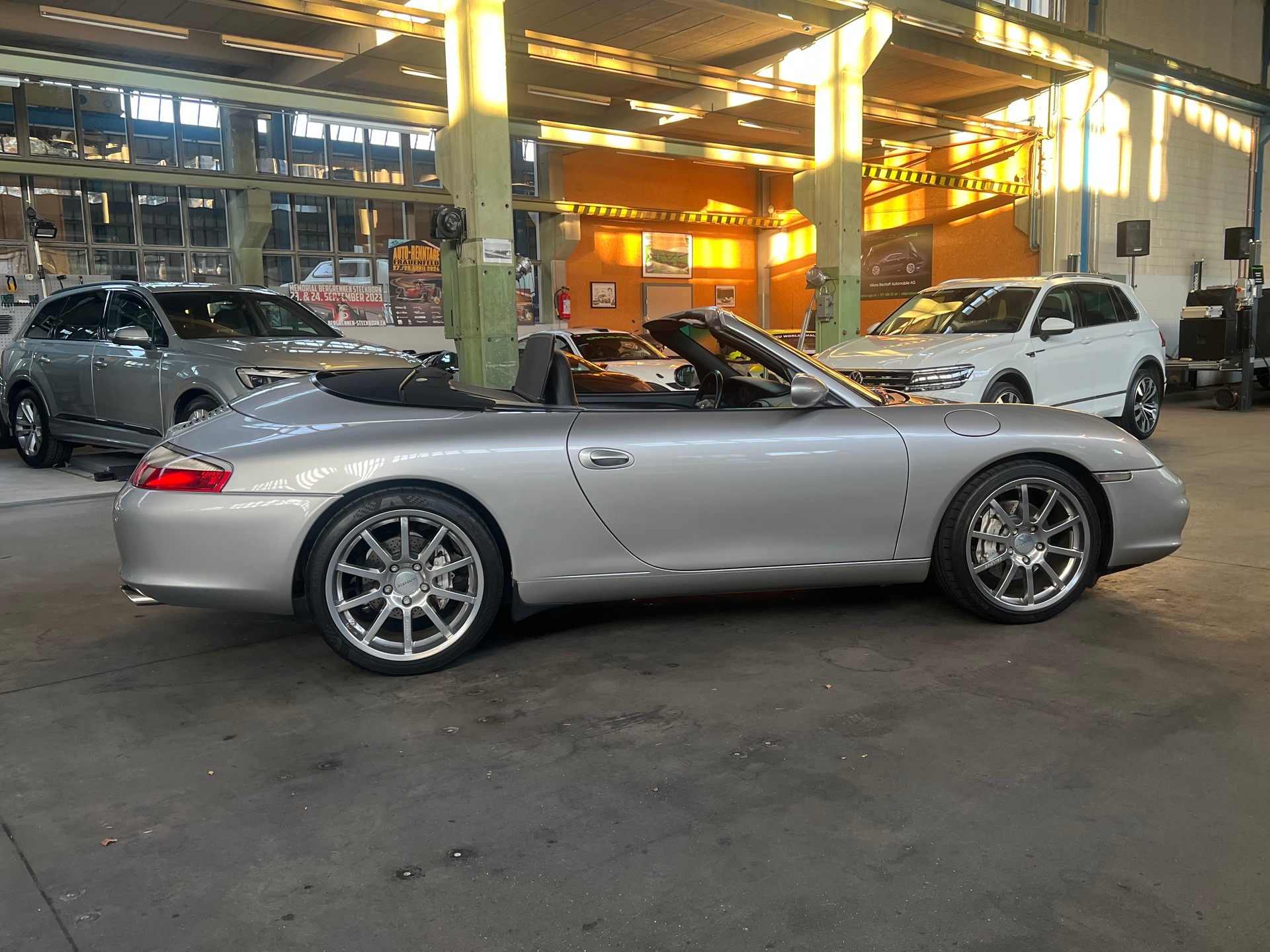 PORSCHE 911 Carrera 4 Cabrio-showroom-element-3