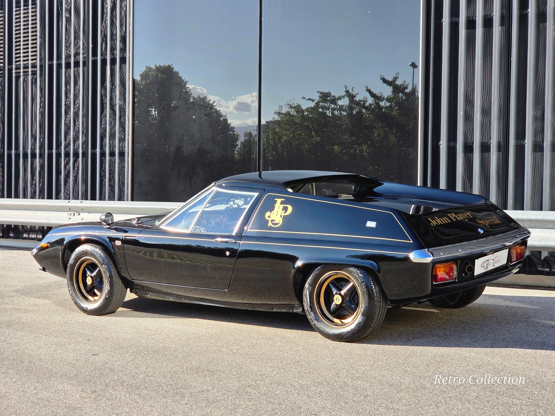 LOTUS Europe saloon - déco John Player Special - excellent état - moteur refait à neuf - expertisée vétéran 09.25.-image-4
