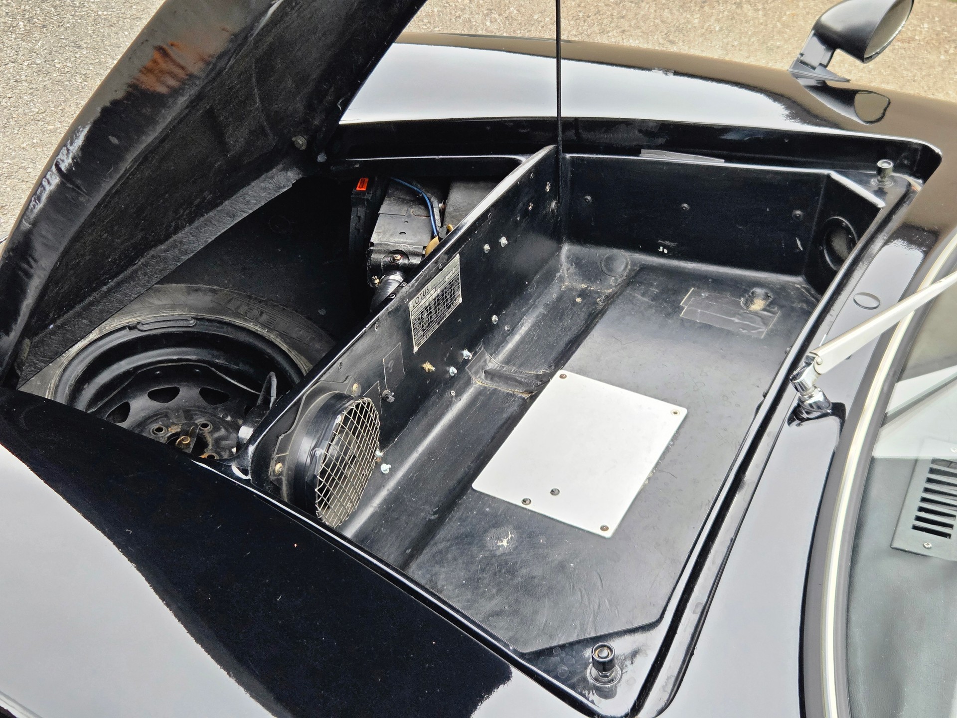 LOTUS Europe saloon - déco John Player Special - excellent état - moteur refait à neuf - expertisée vétéran 09.25.-image-14