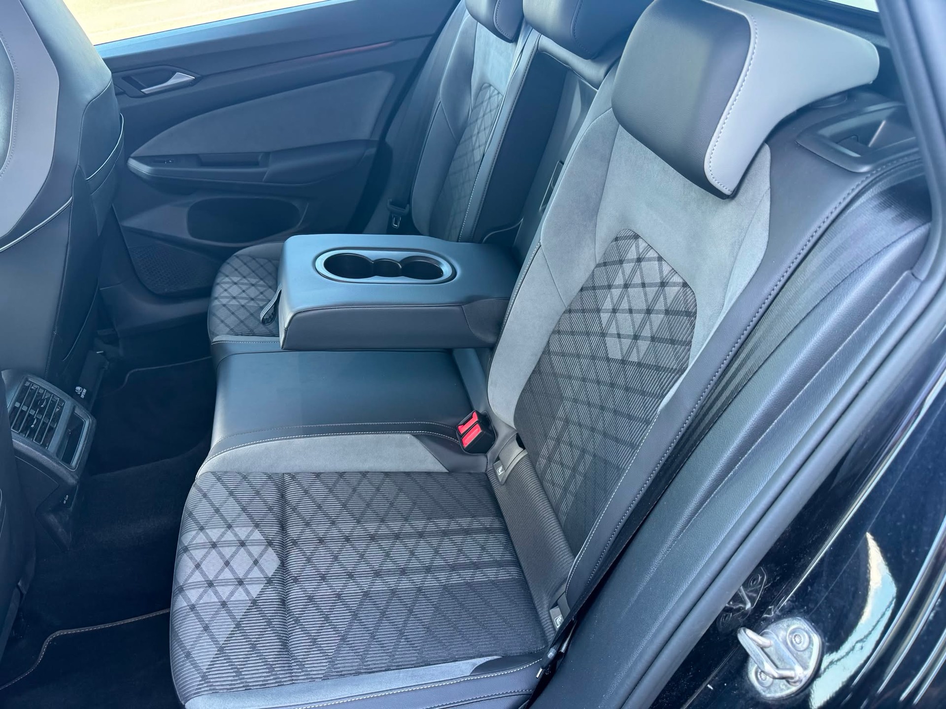 VW Golf Variant 2.0 TSI R-Line DSG 4Motion-image-7