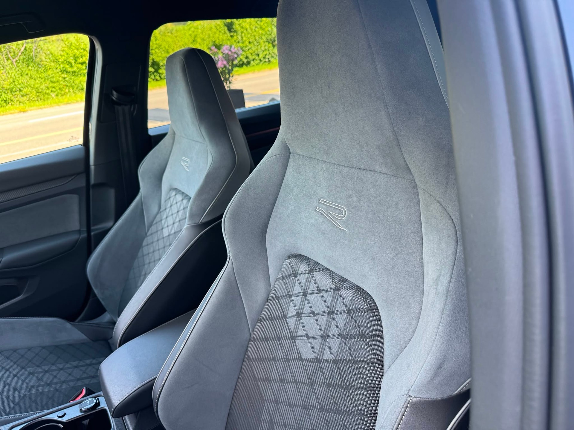 VW Golf Variant 2.0 TSI R-Line DSG 4Motion-image-8