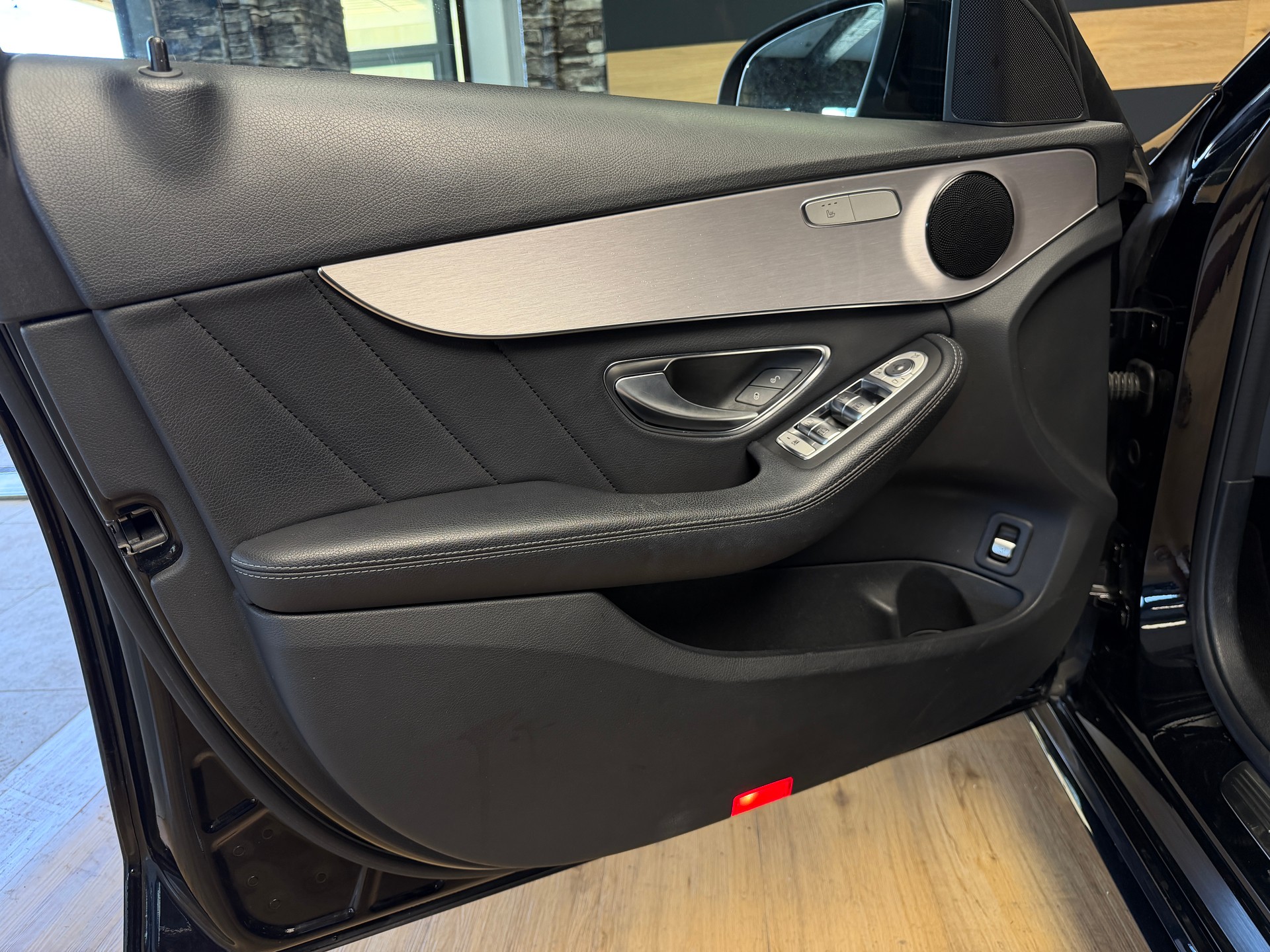 MERCEDES-BENZ C 200 Swiss Star AMG Line 4M 9G-Tronic-image-15