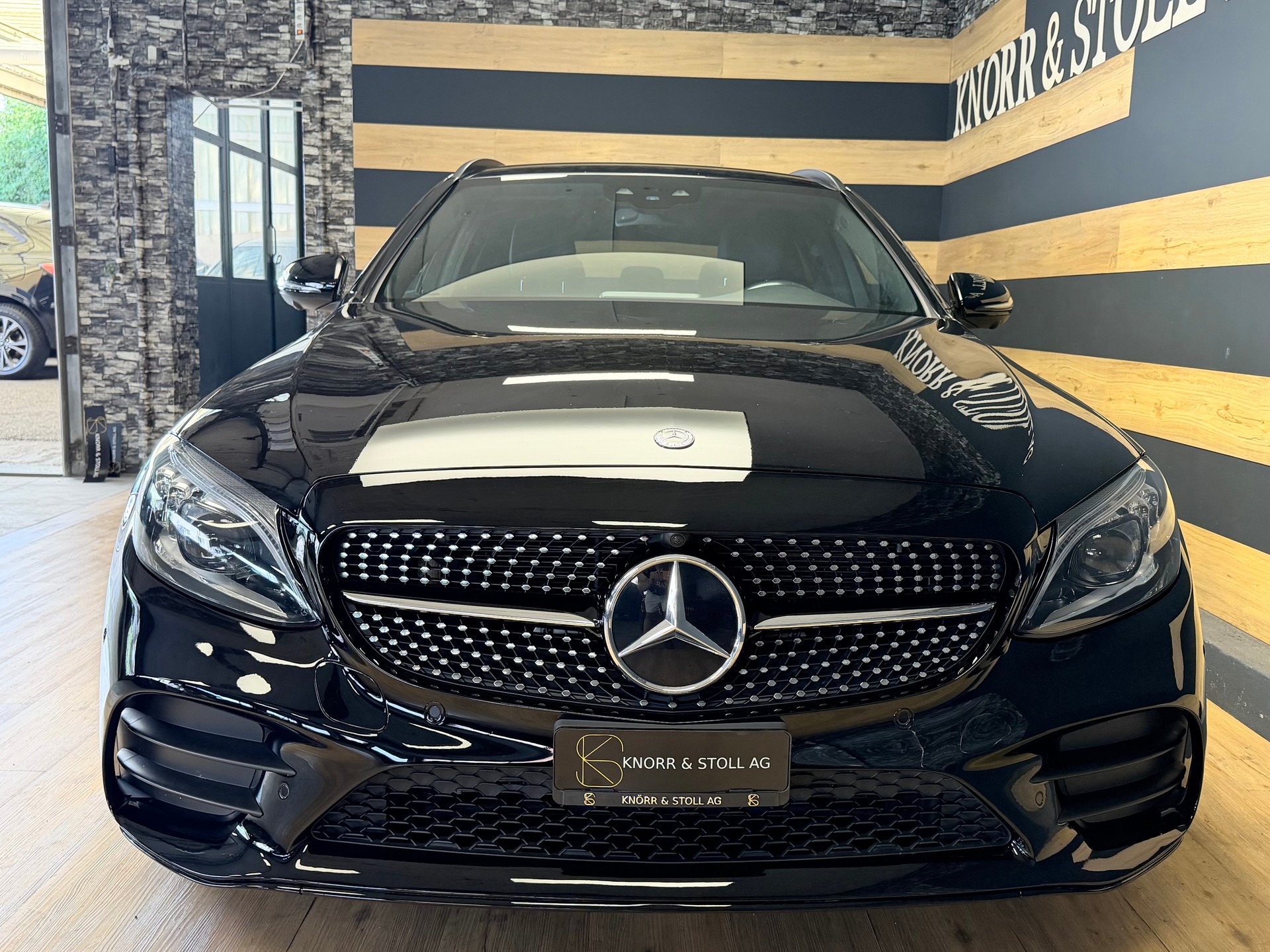 MERCEDES-BENZ C 200 Swiss Star AMG Line 4M 9G-Tronic-showroom-element-2