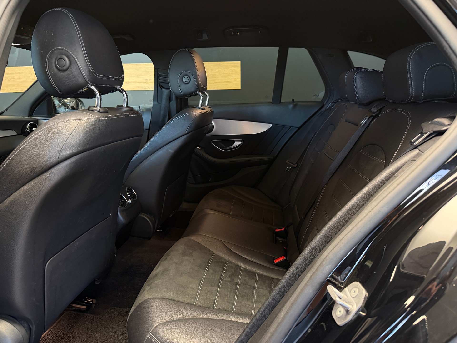 MERCEDES-BENZ C 200 Swiss Star AMG Line 4M 9G-Tronic-image-17
