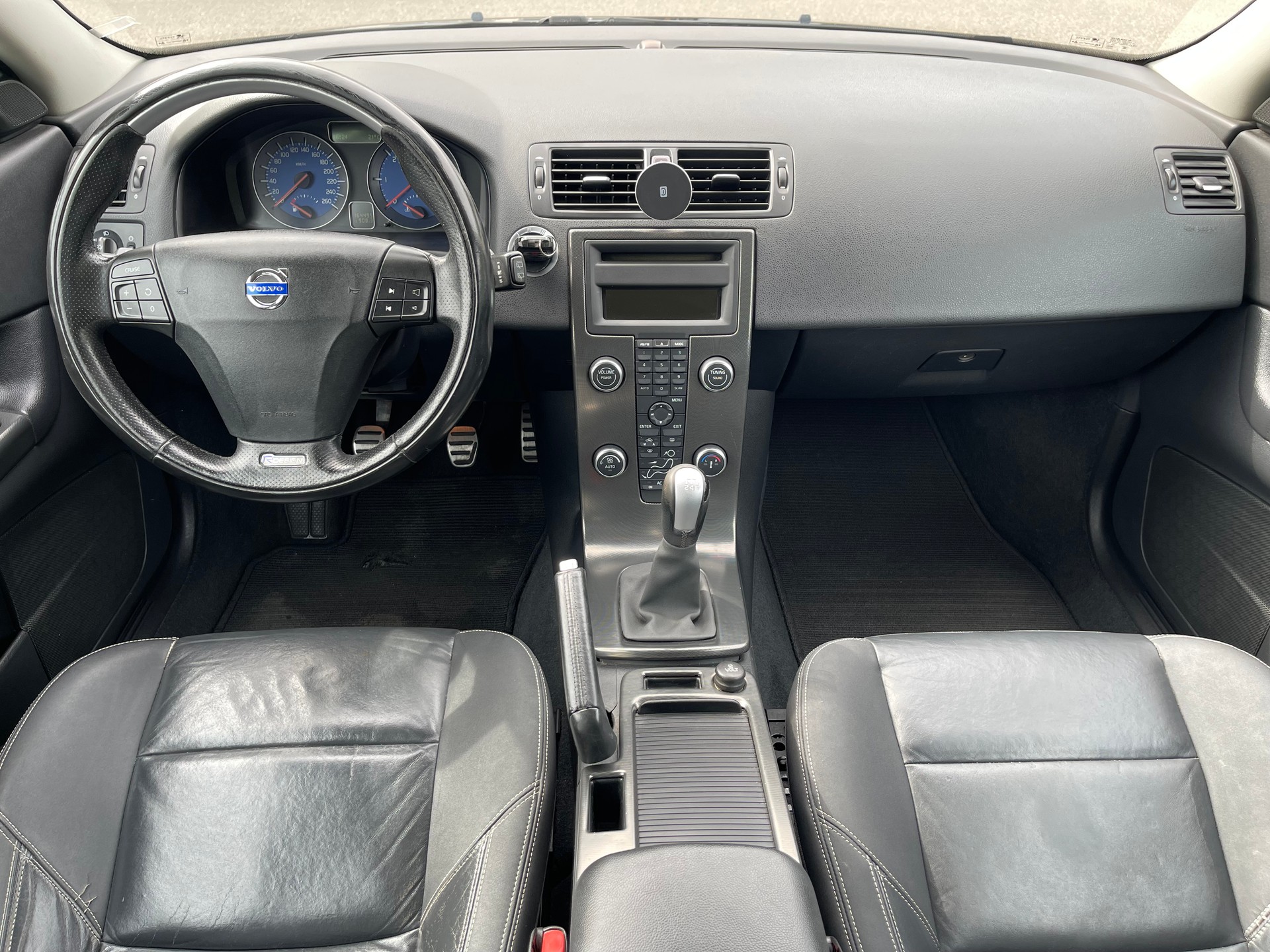VOLVO C30 2.0D R-Design Momentum-image-9