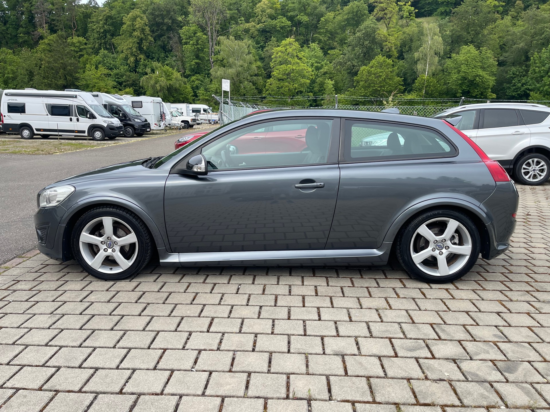 VOLVO C30 2.0D R-Design Momentum-image-1