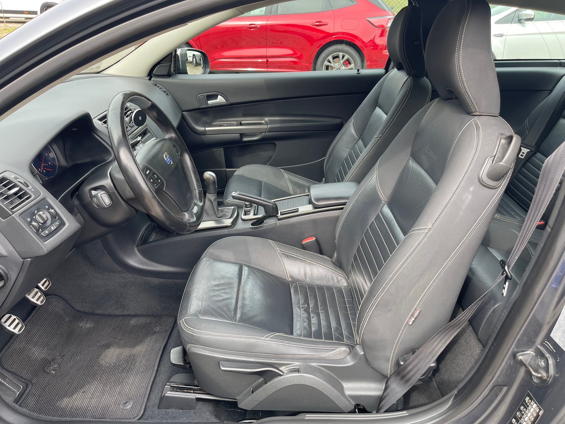VOLVO C30 2.0D R-Design Momentum-image-8
