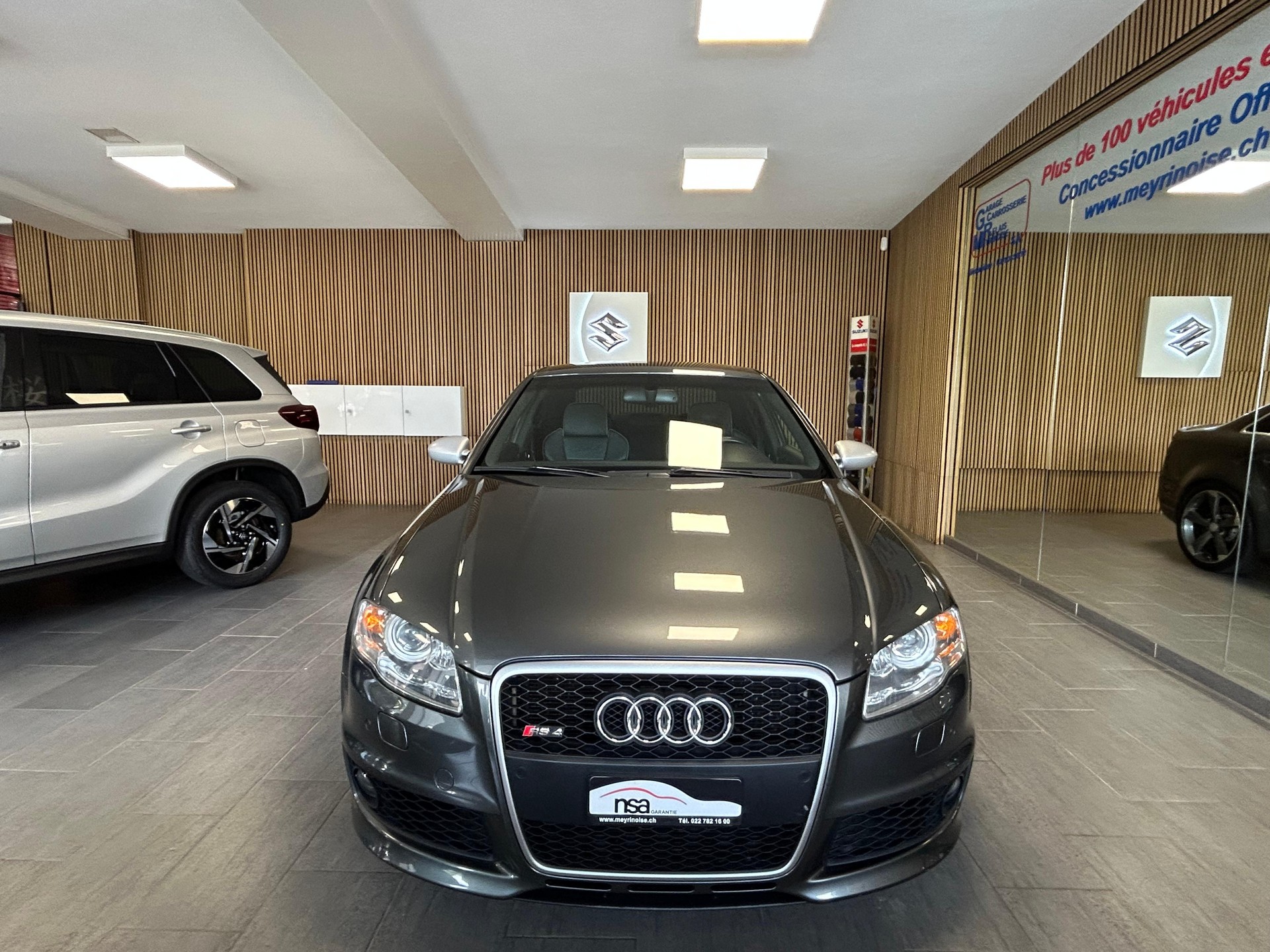 AUDI RS4 4.2 V8 quattro-showroom-element-2